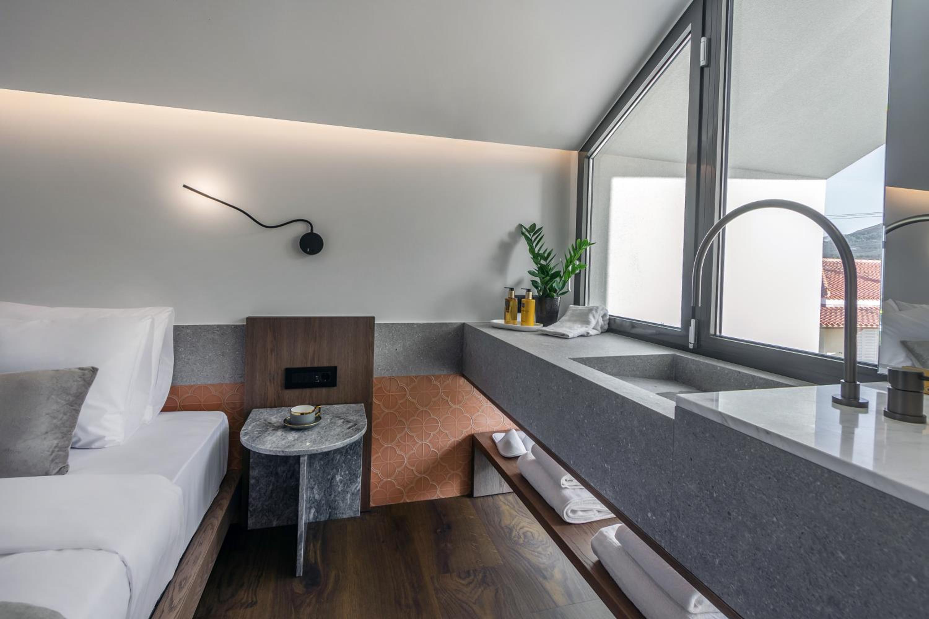 Superior Suite with Sea View - Photo 2