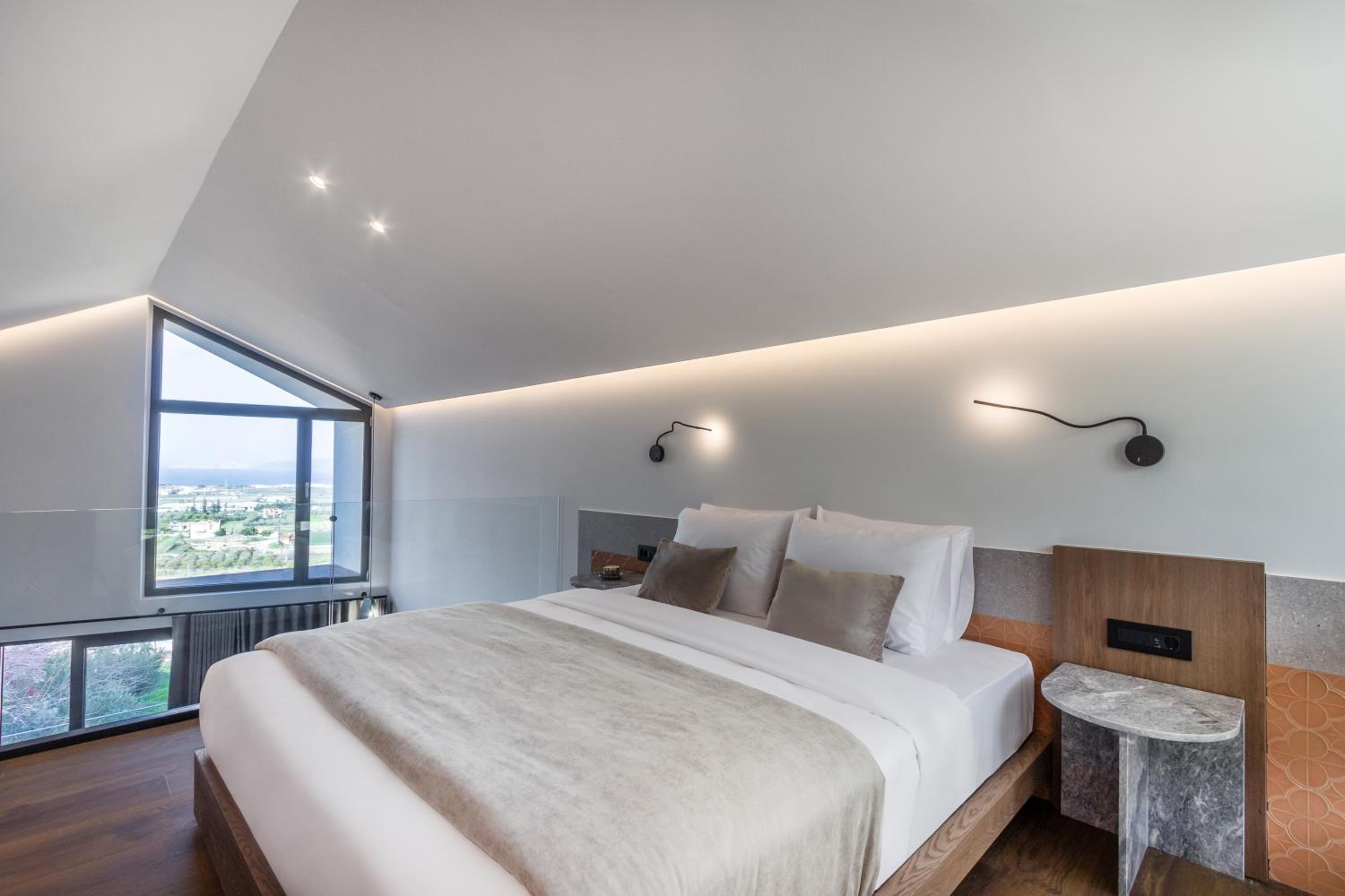 Superior Suite with Sea View - Photo 4
