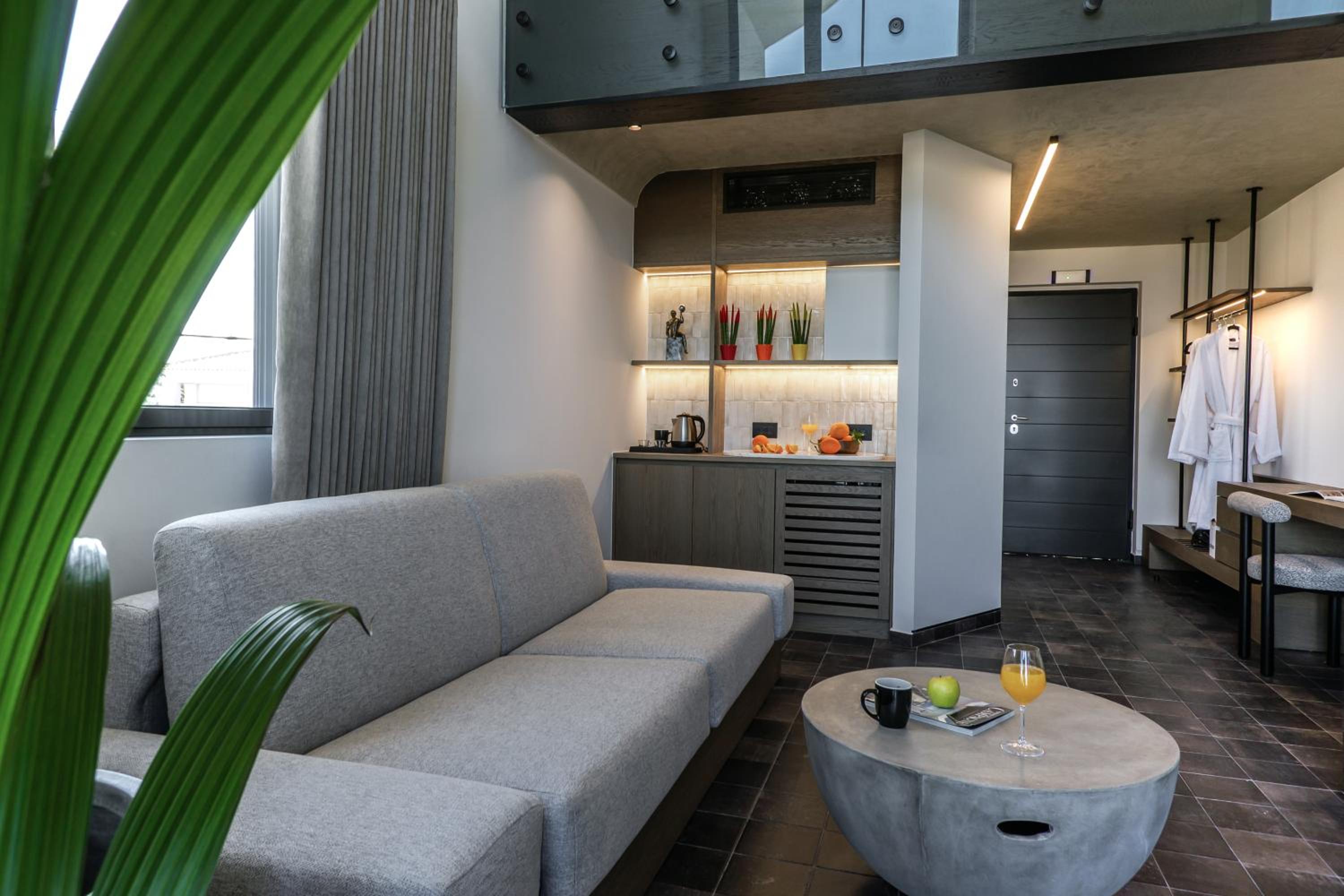 Superior Suite with Sea View - Photo 5