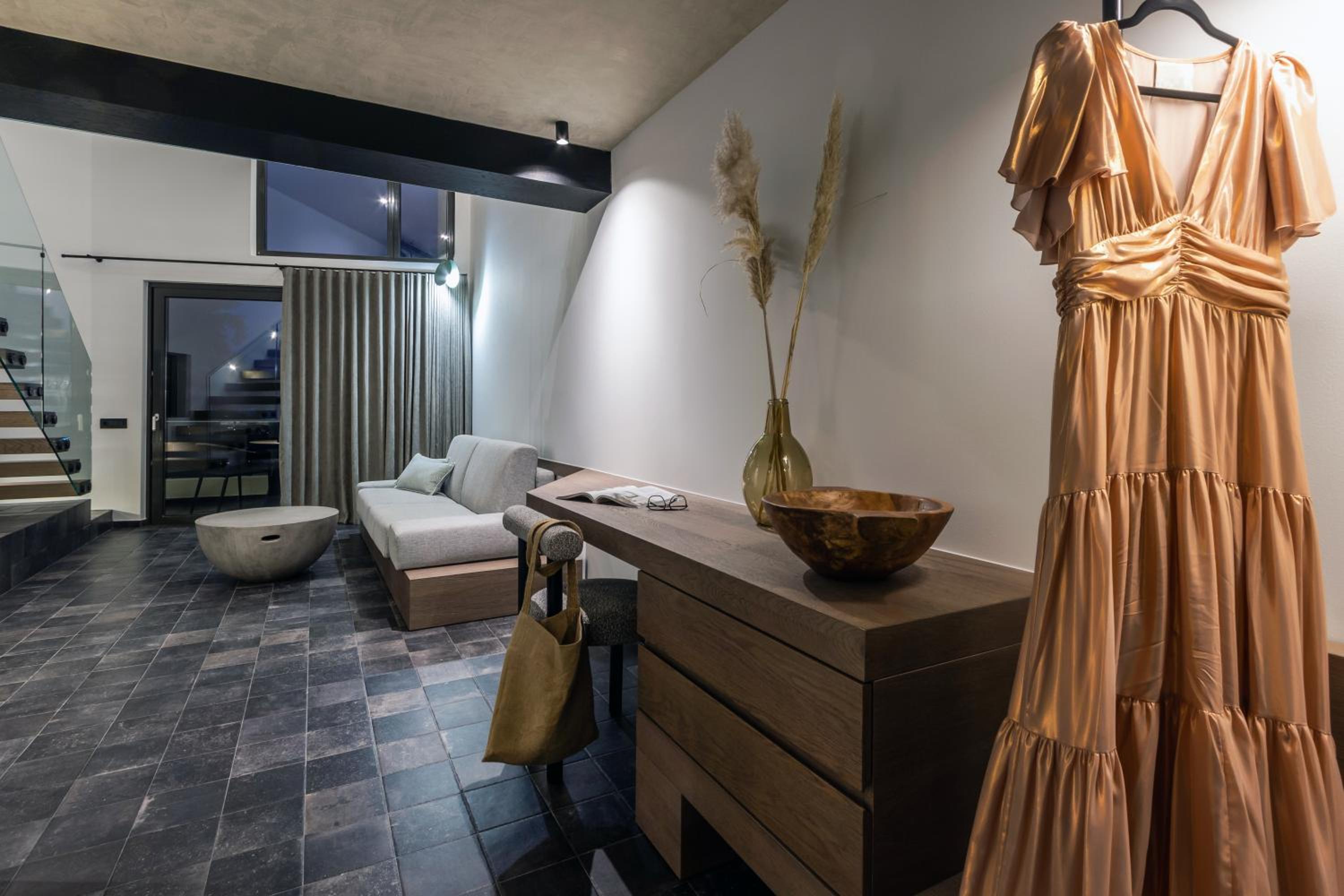 Queen Suite with Sea View - Photo 25
