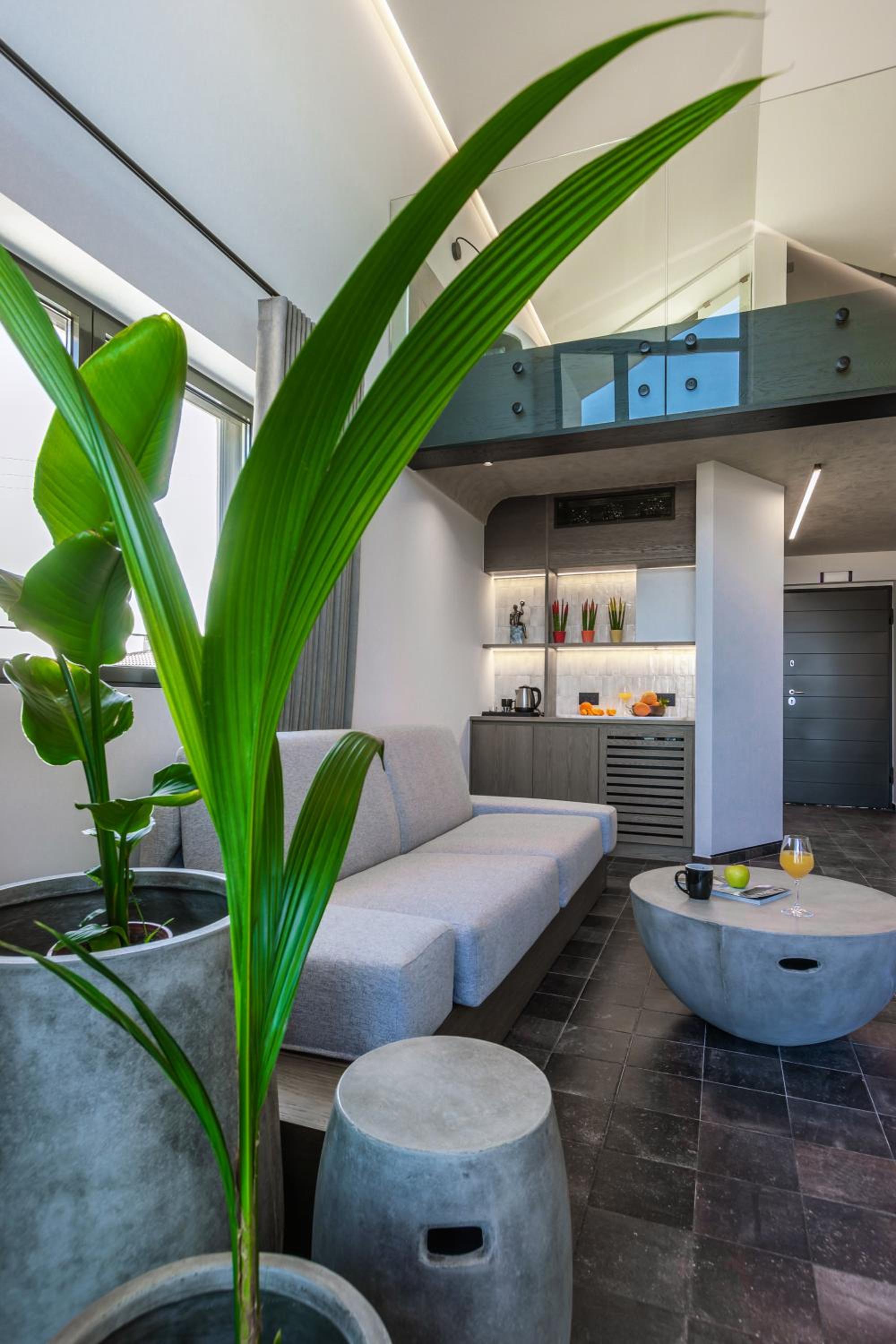 Superior Suite with Sea View - Photo 6