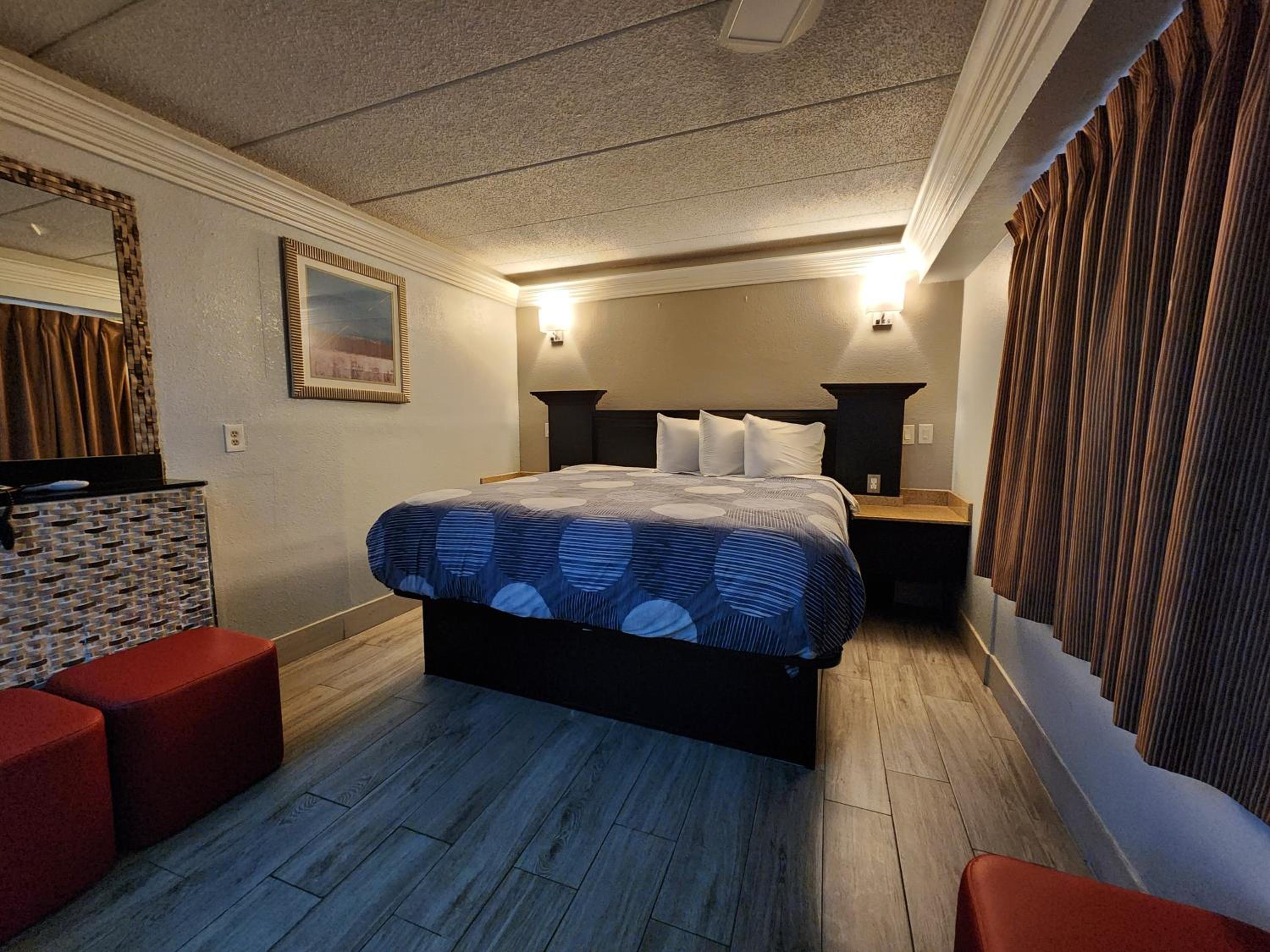 One King Bed Jacuzzi Suite Non-Smoking