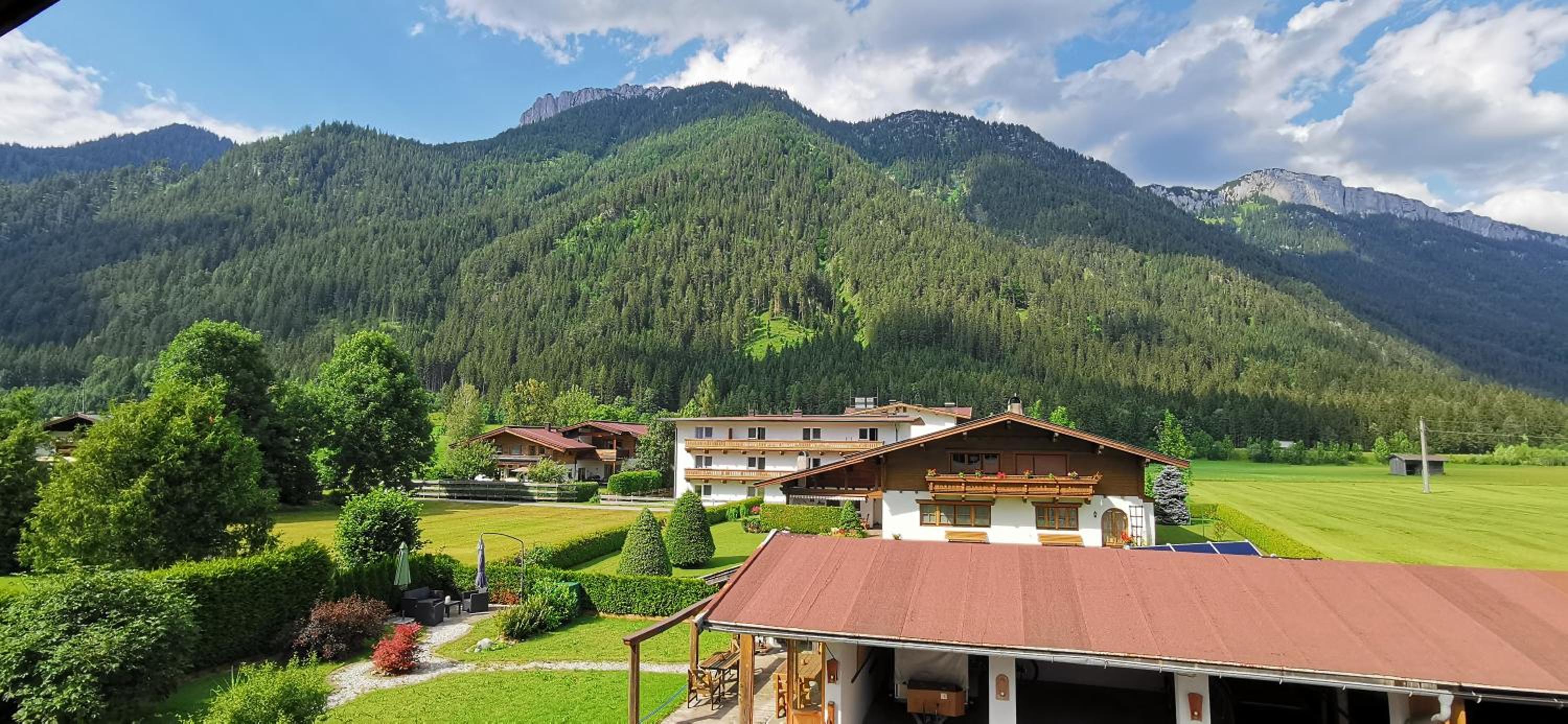 Two-Bedroom Apartment with Balcony photo 2