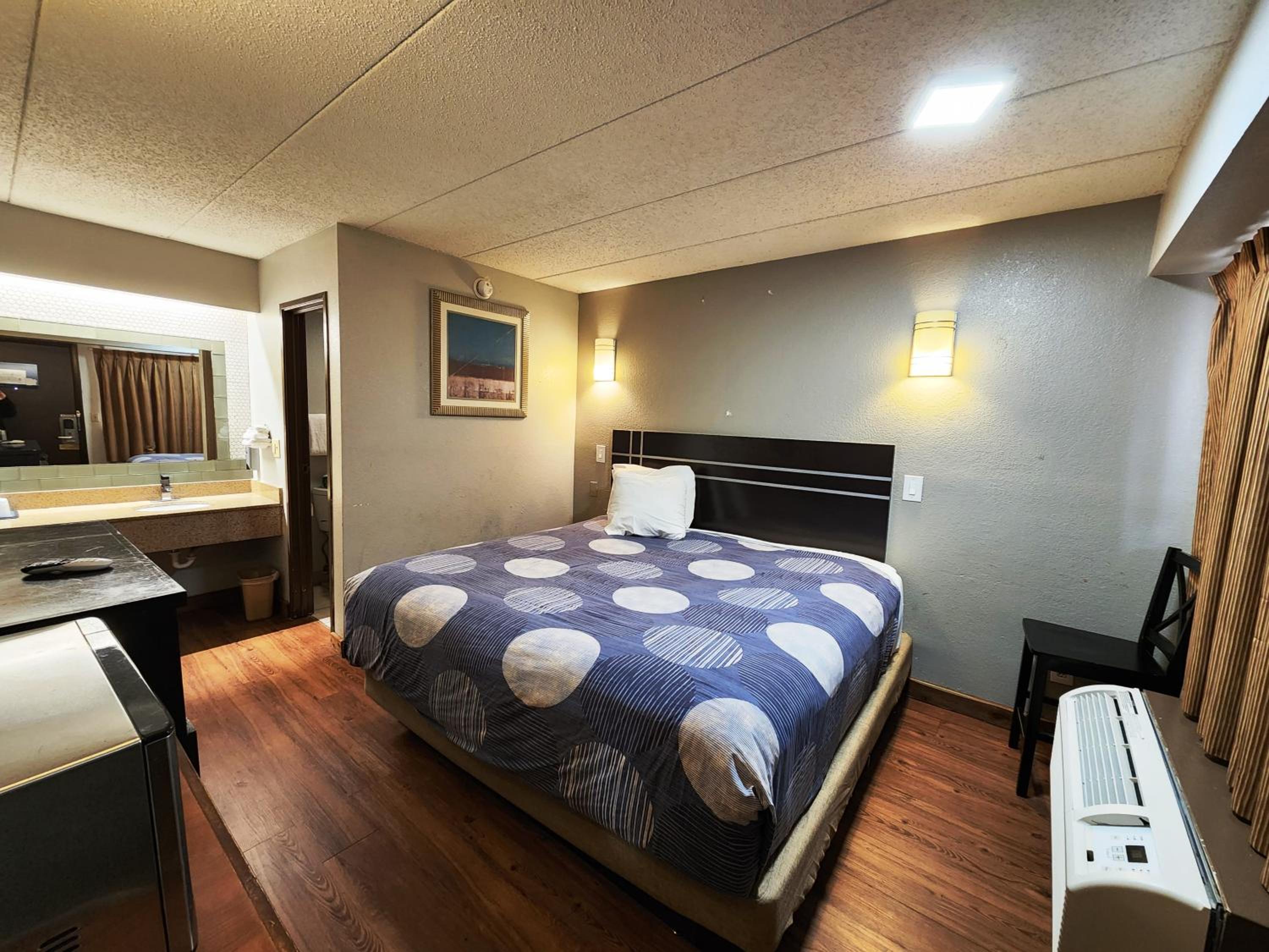 King Room - Non Smoking - Photo 2