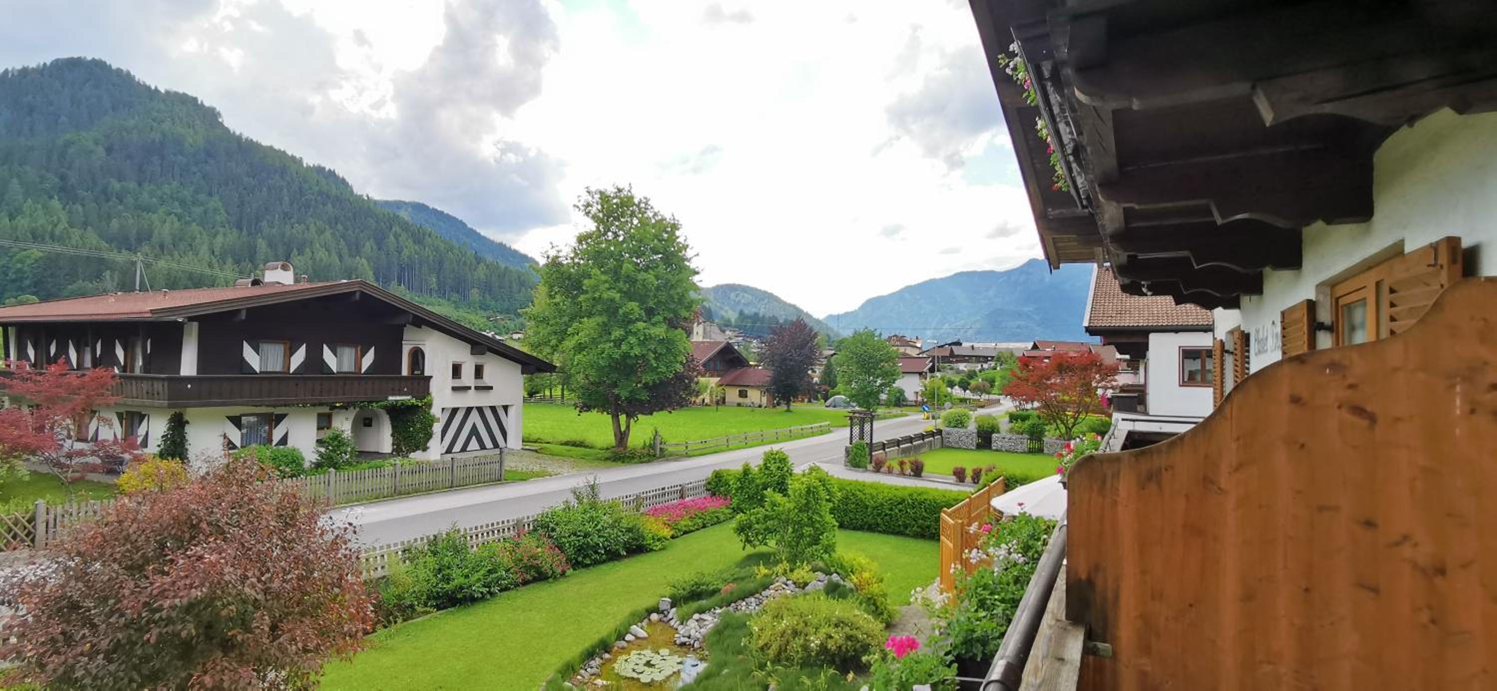 One-Bedroom Apartment with Balcony photo 2