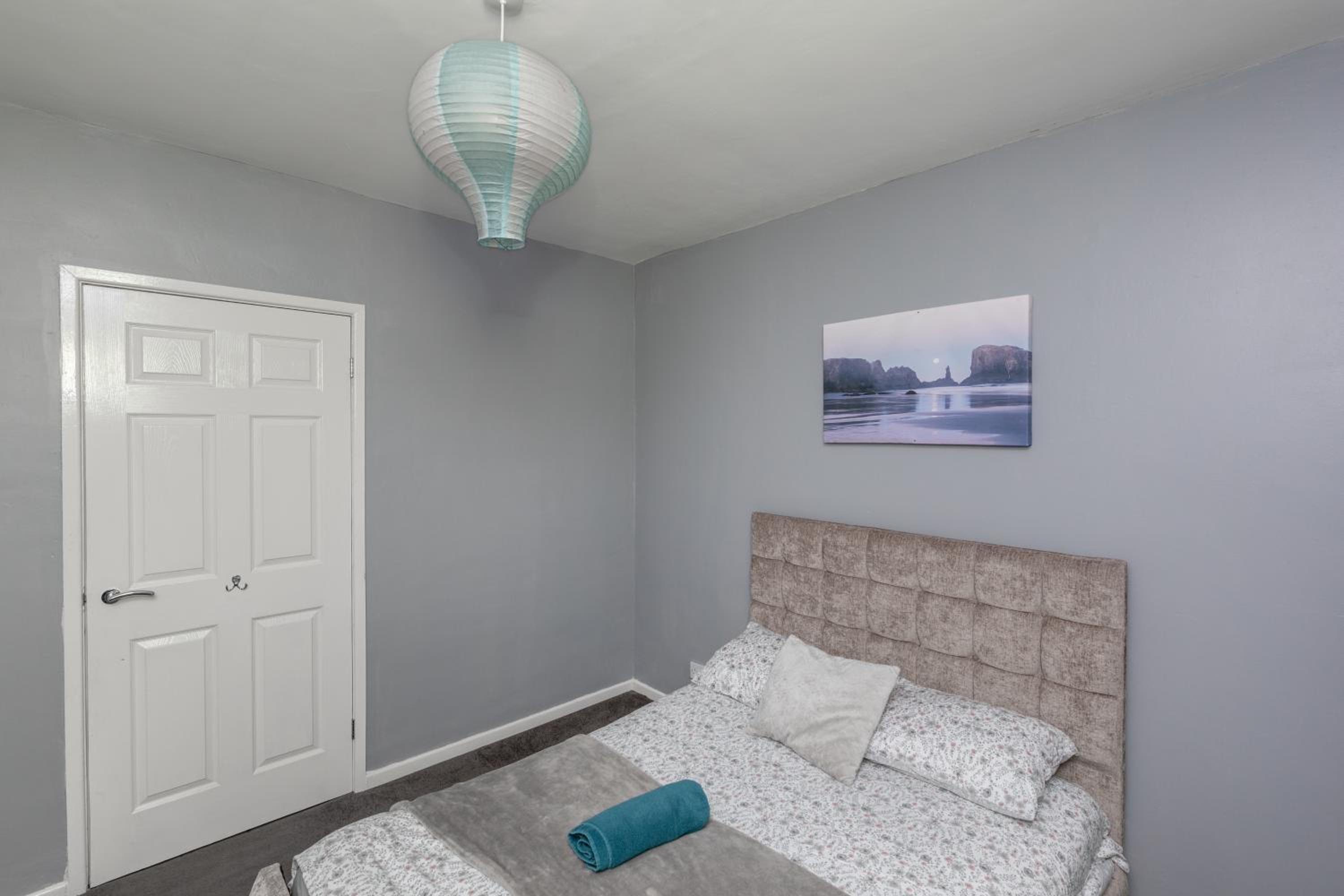 Four-Bedroom House photo 1