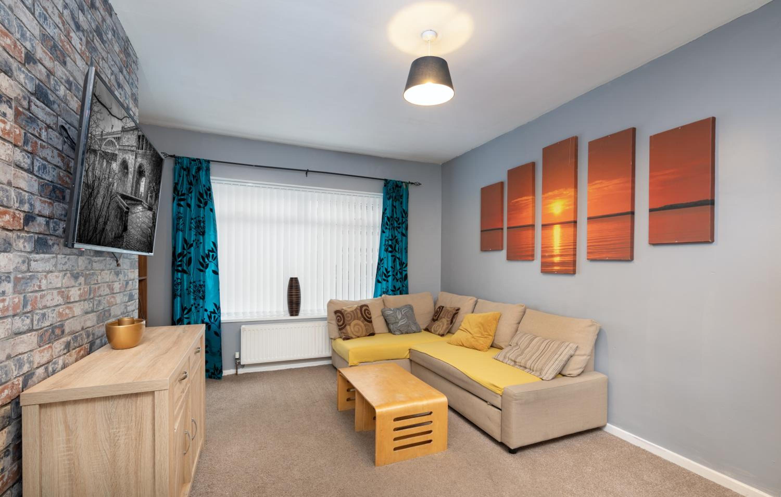 Four-Bedroom House photo 2