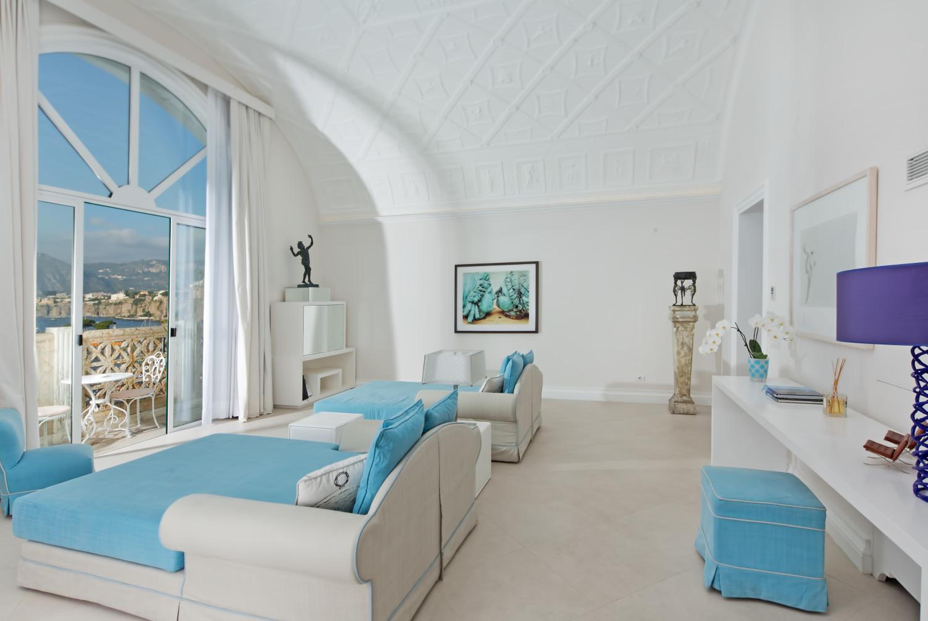 Two-Bedroom Suite - Photo 3