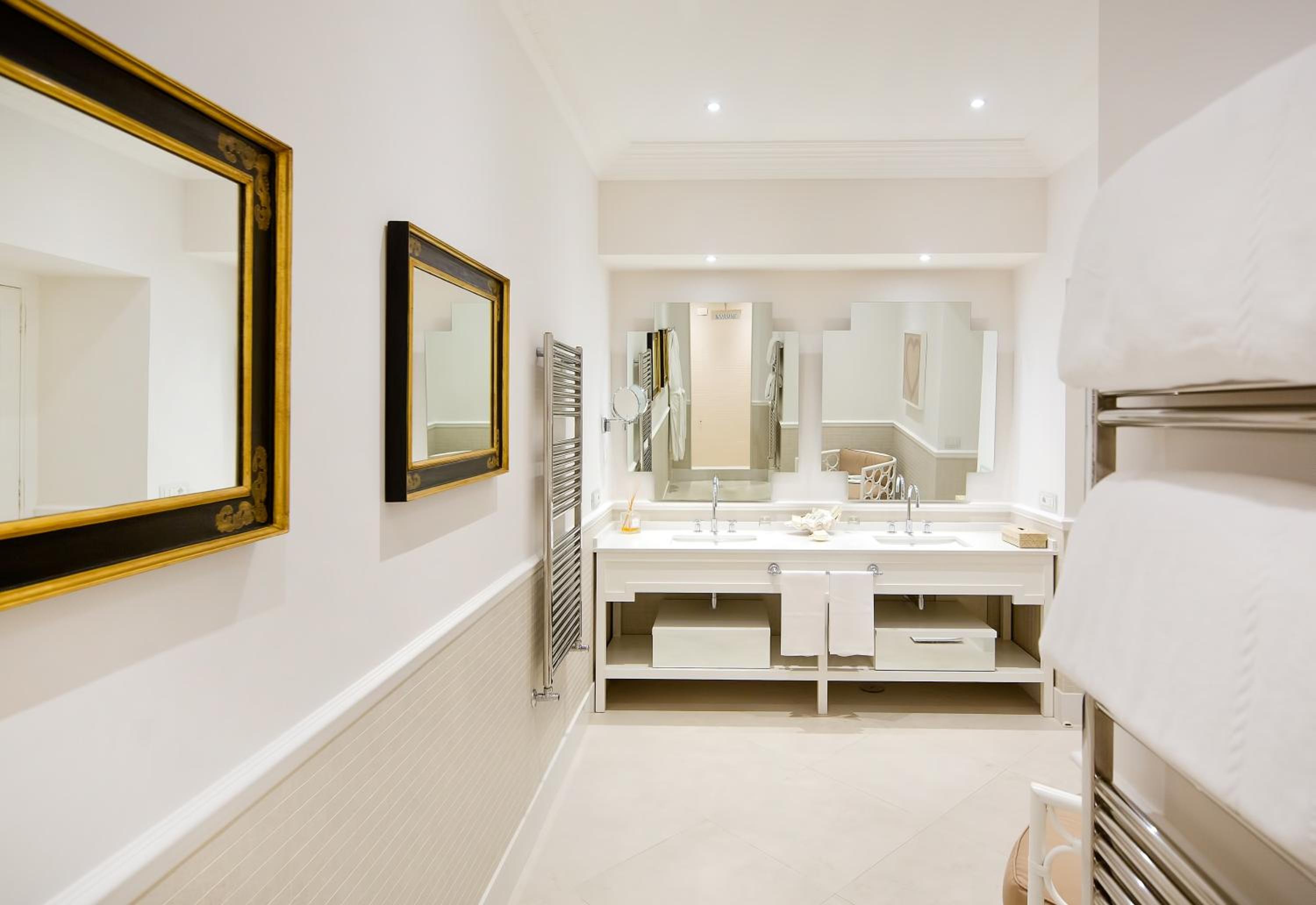 Two-Bedroom Suite - Photo 4