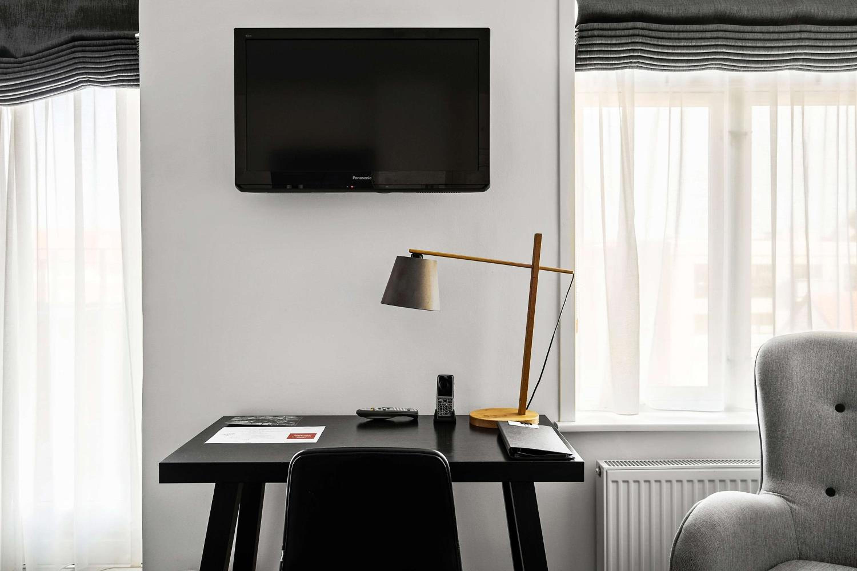 Junior King Suite - Non-Smoking - Photo 13