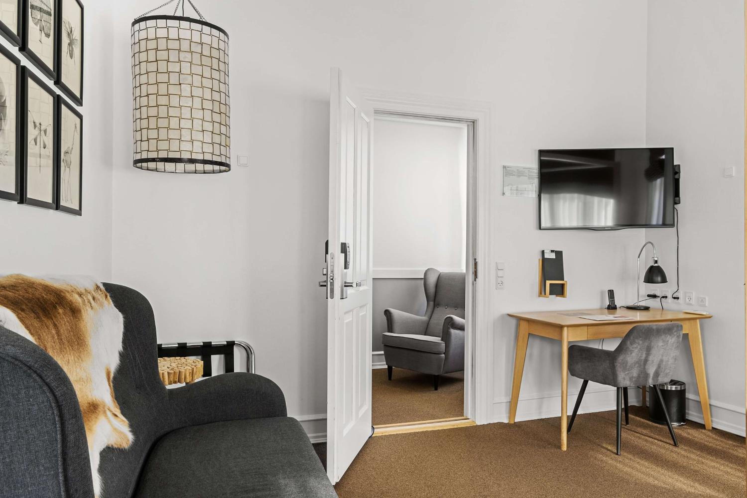 Junior King Suite - Non-Smoking - Photo 14