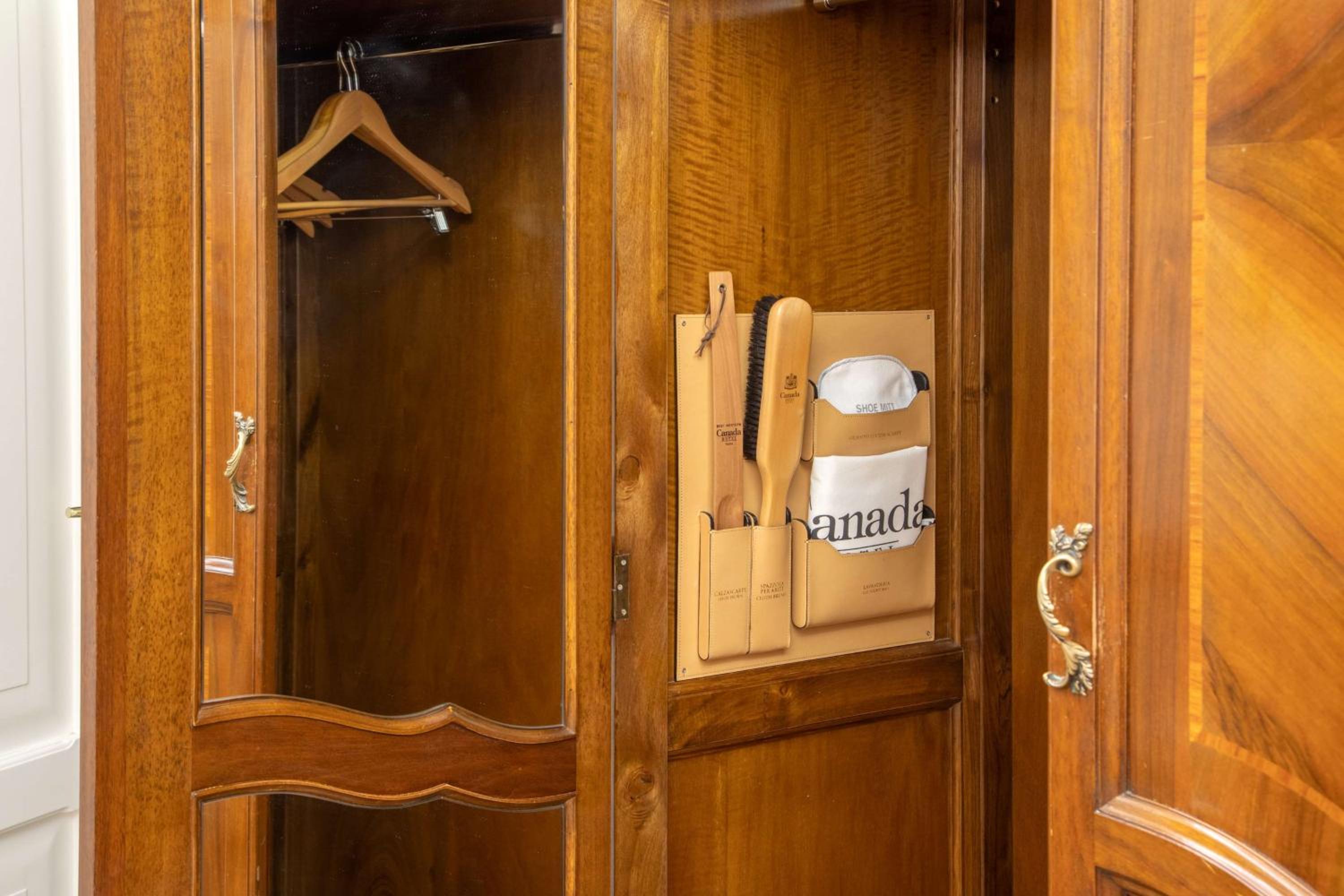 Junior King Suite - Non-Smoking