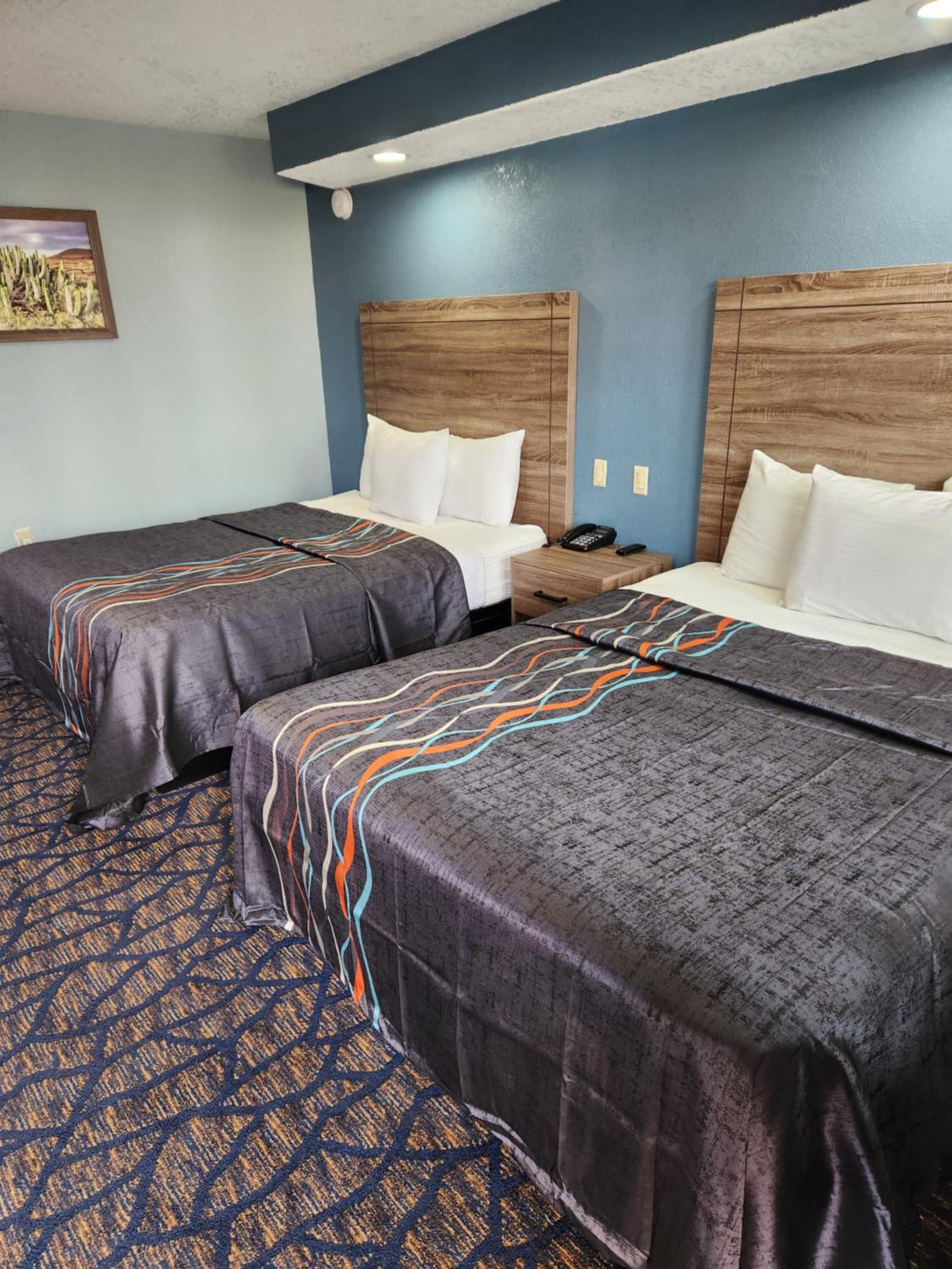 Queen Room with Two Queen Beds - Smoking - Photo 6