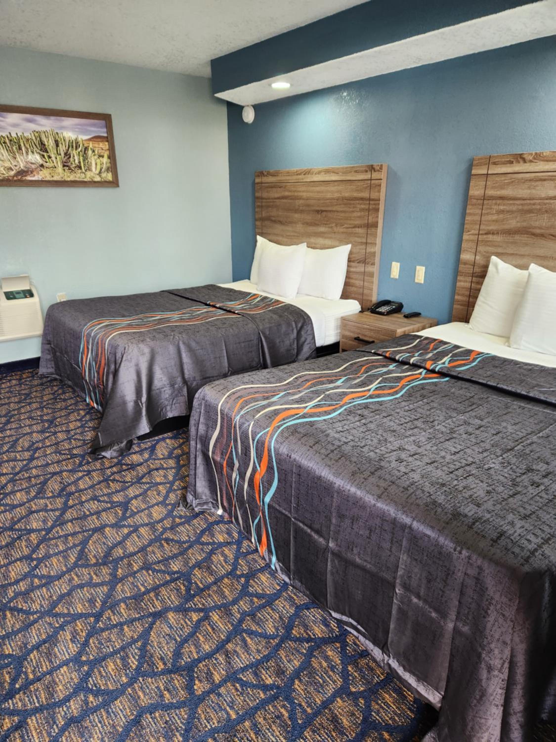 Queen Room with Two Queen Beds - Smoking - Photo 7