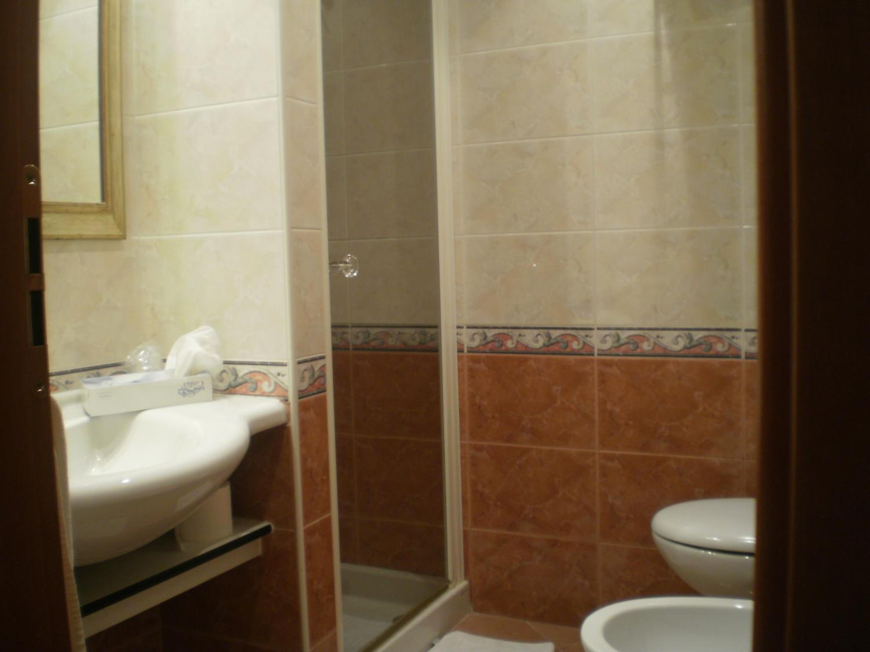 Standard Double Room - Photo 3