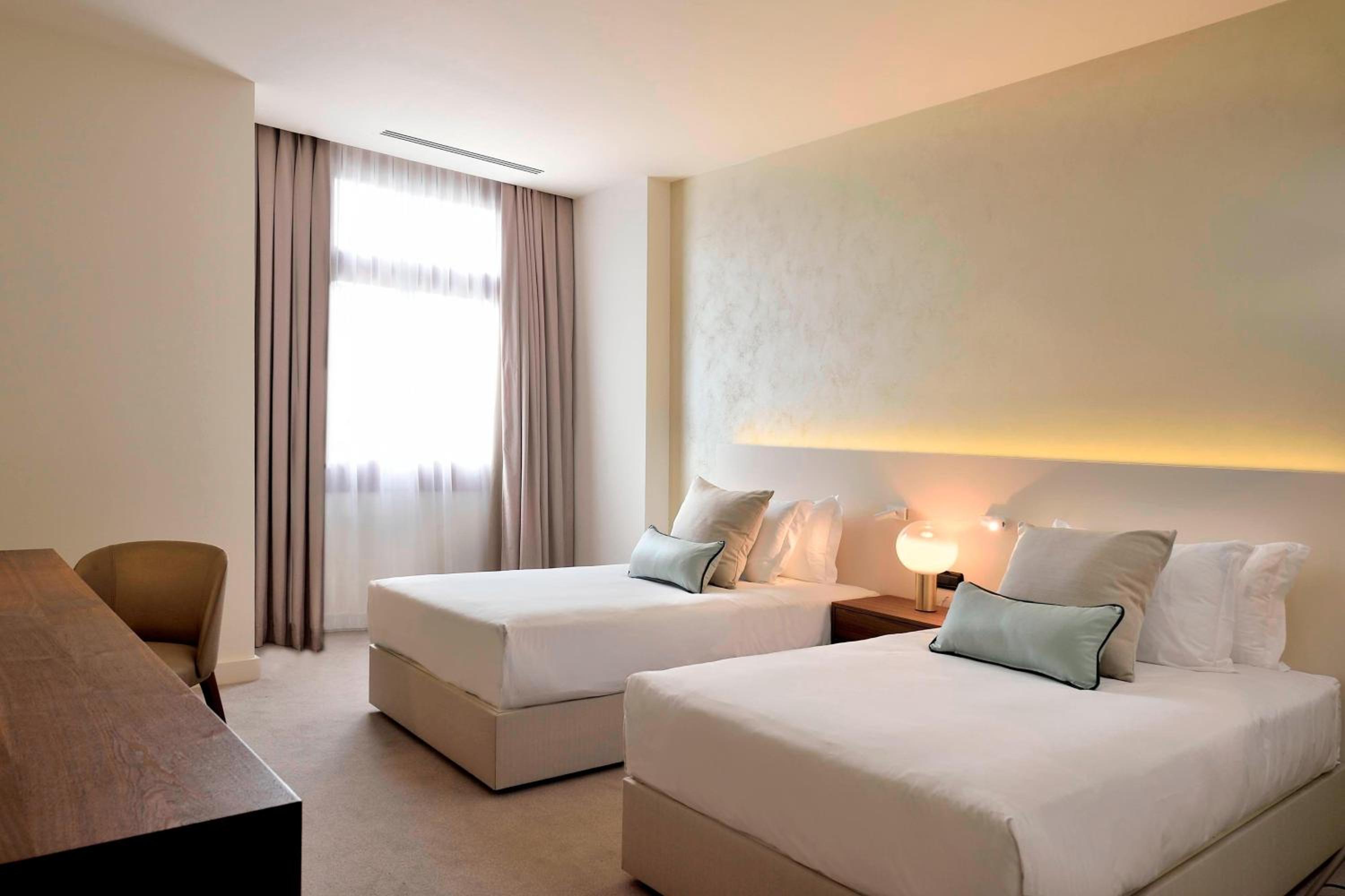 Deluxe Twin Room - Photo 3