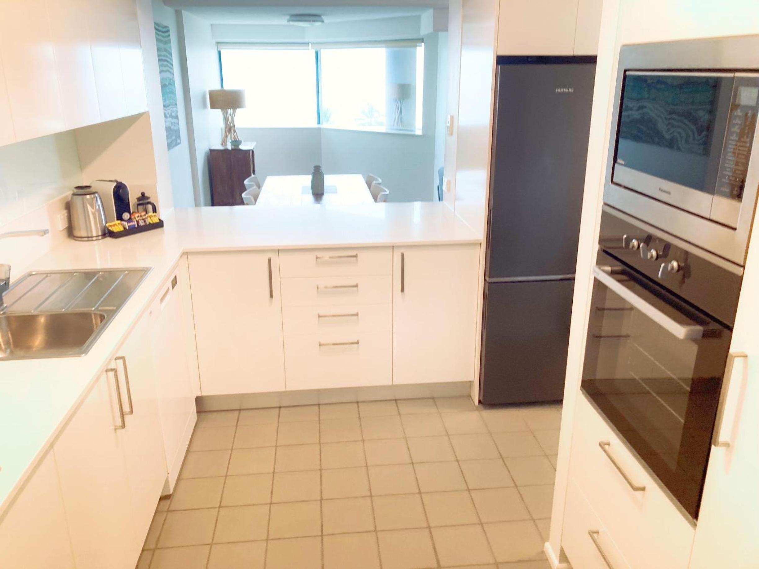 Deluxe Two-Bedroom Apartment with Ocean View (Free WIFI Access) photo 3