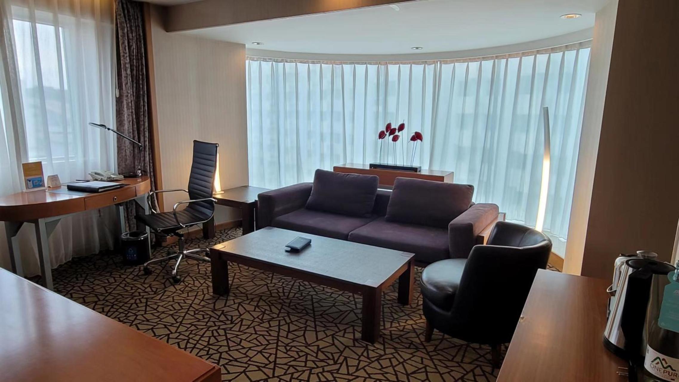 Junior Suite(Only 'Four Seasons' and 'Cafe 25' offer 30% discount) photo 1