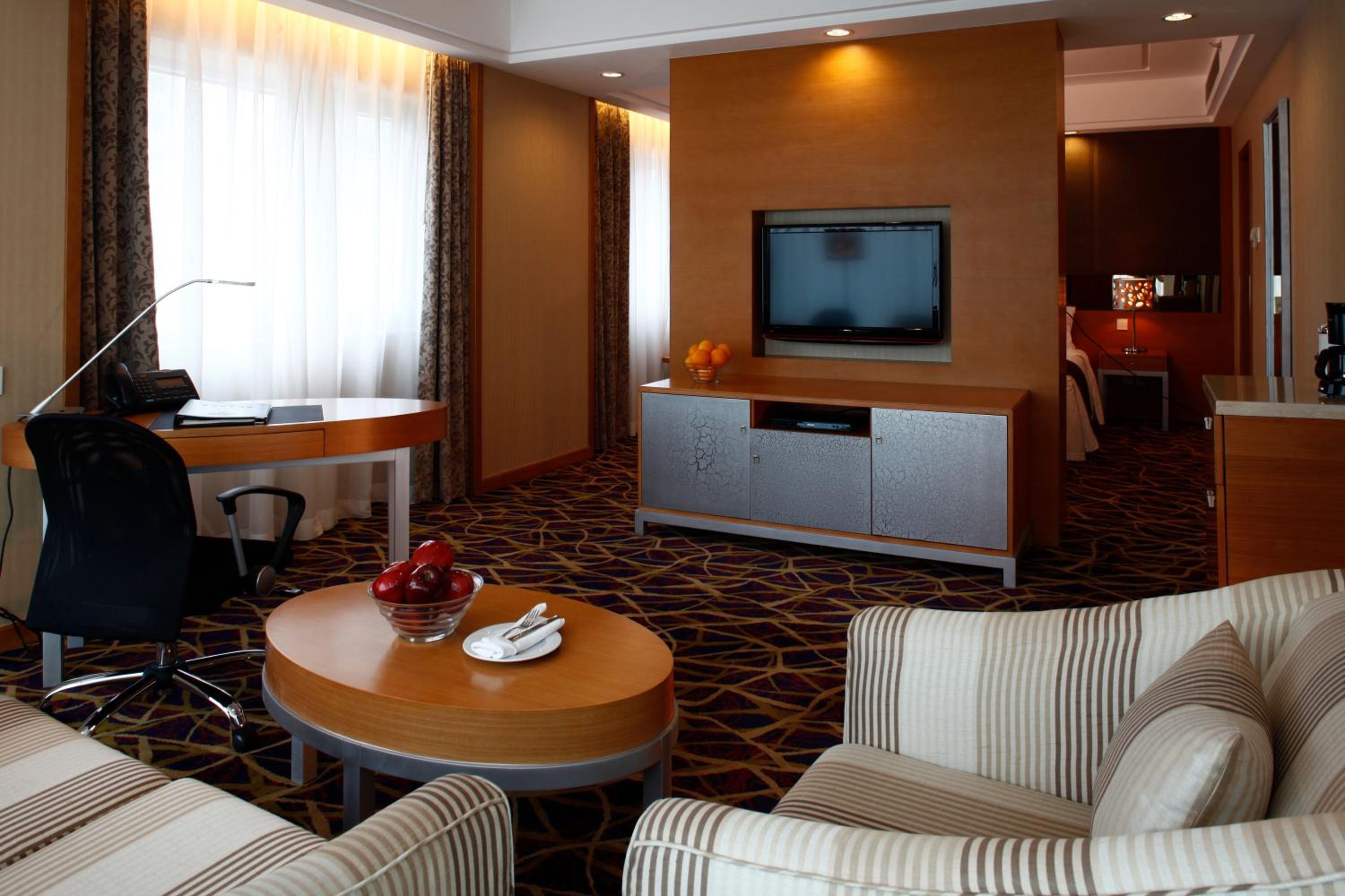 Junior Suite(Only 'Four Seasons' and 'Cafe 25' offer 30% discount) photo 2