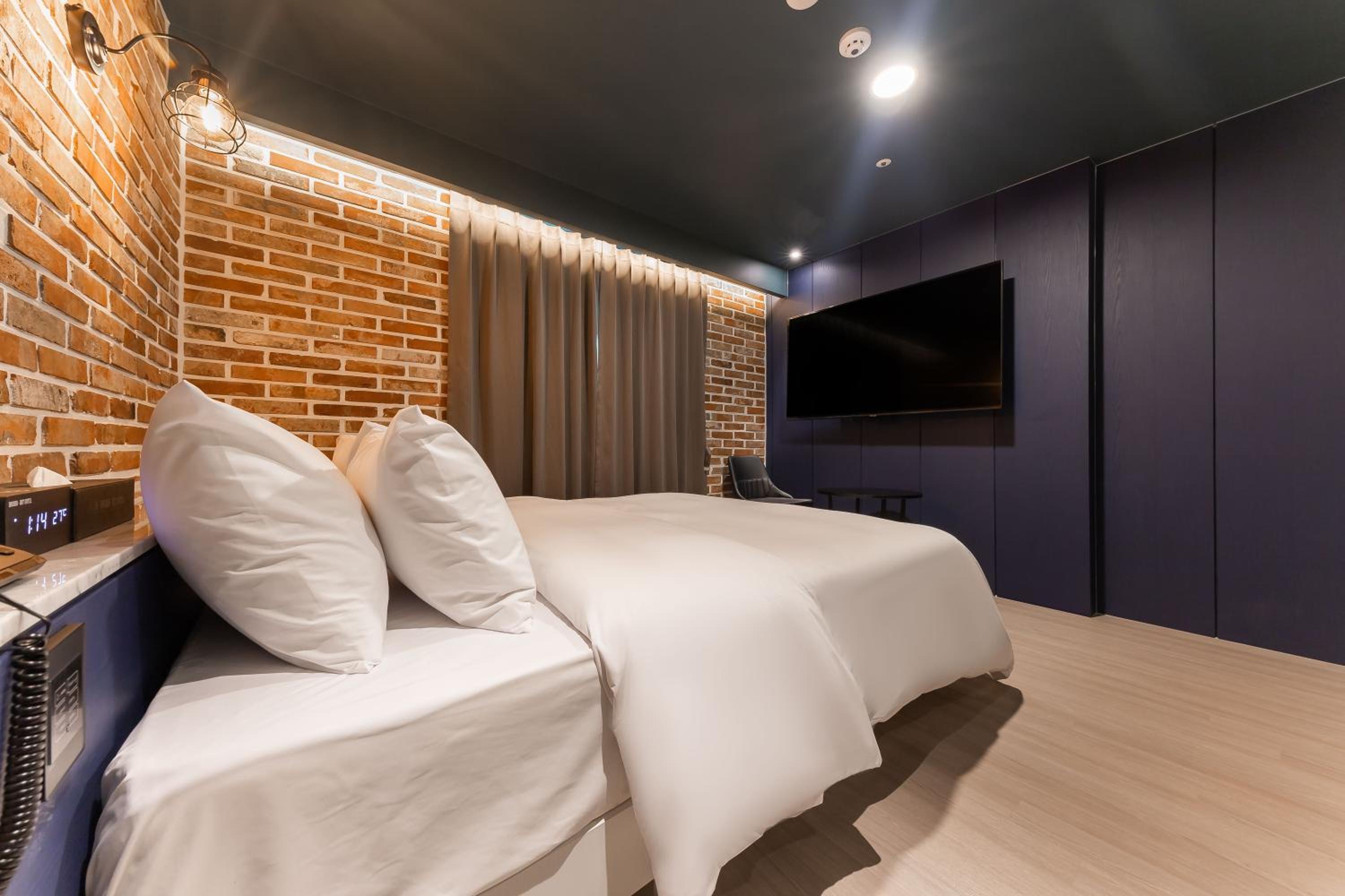 Deluxe Double Room - Photo 1