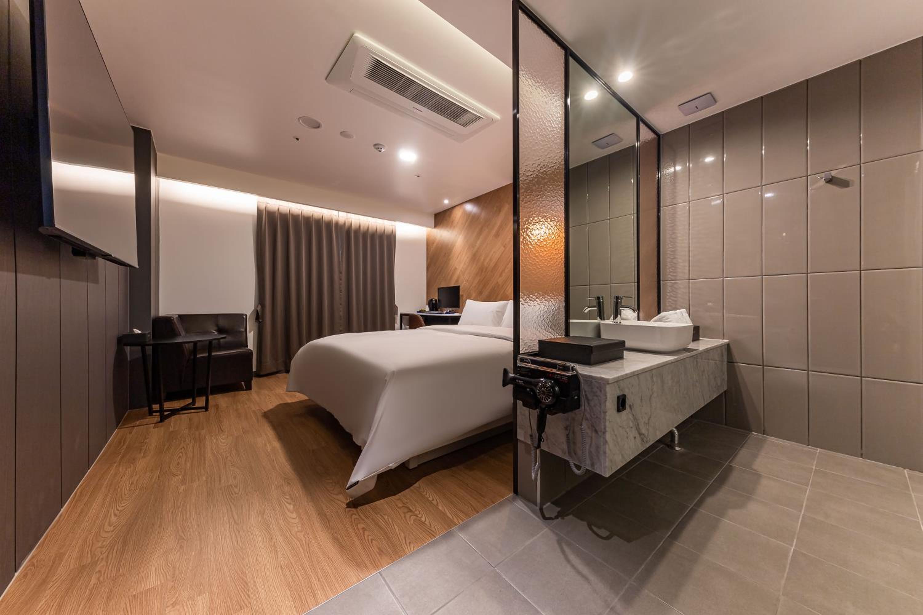 Standard Double Room - Photo 1