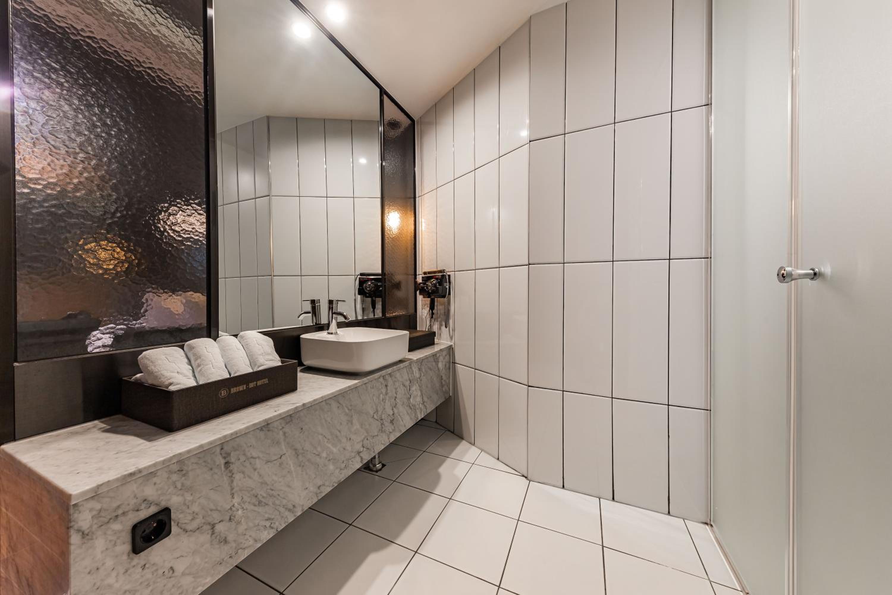 Premium Double Room with Lake View - Photo 6