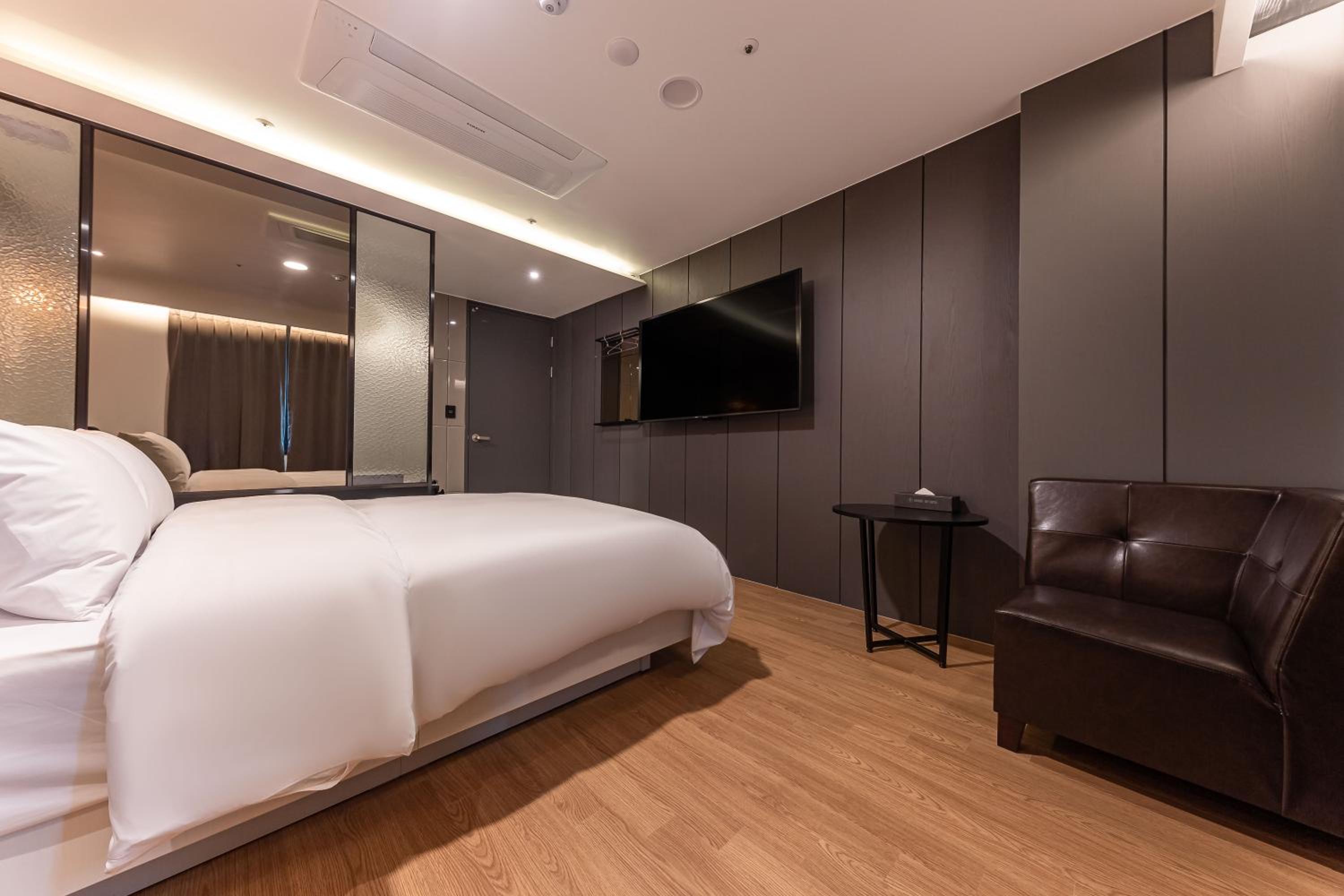 Standard Double Room - Photo 3