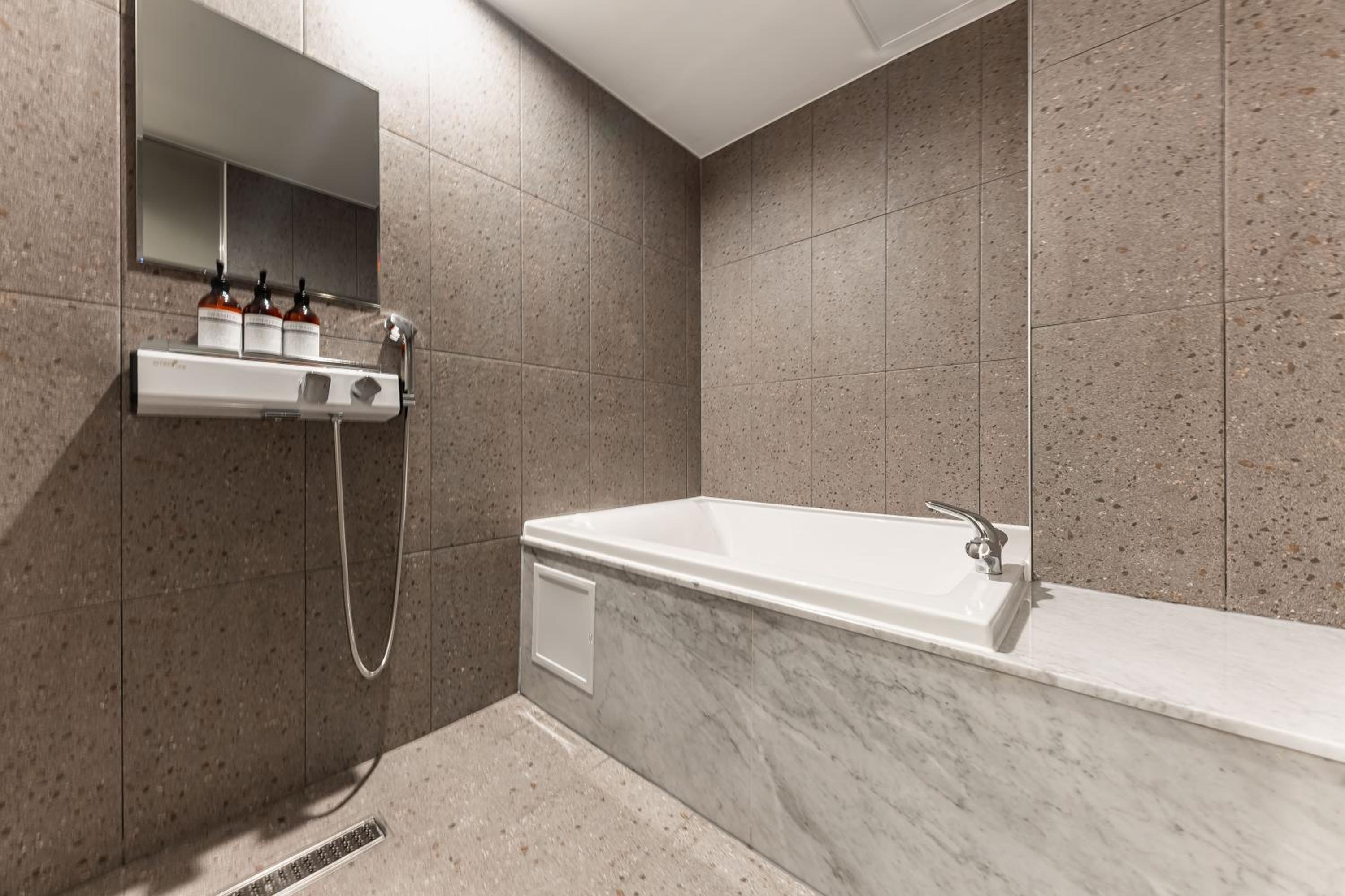 Suite - Photo 4