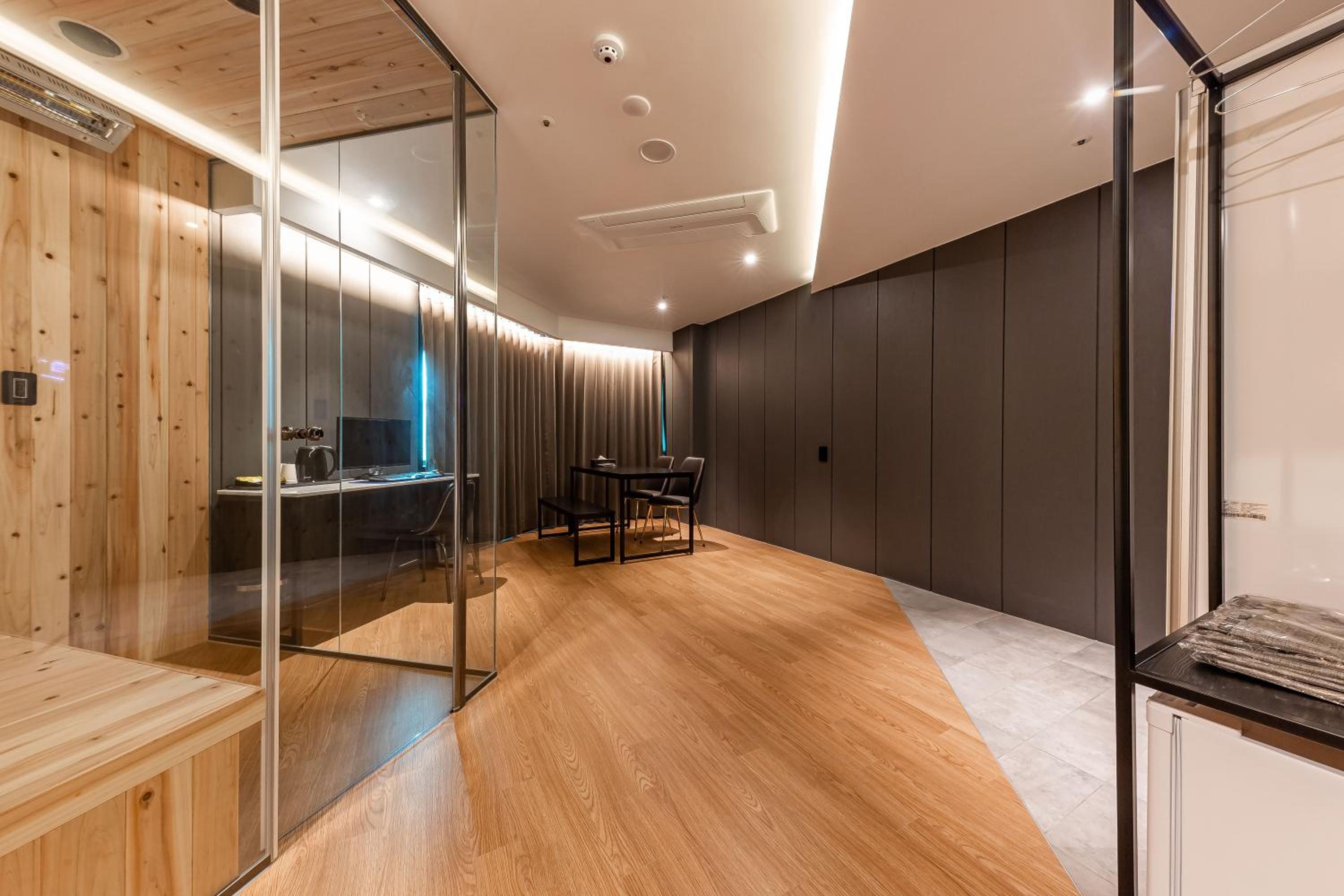 Suite with Lake View - Photo 7