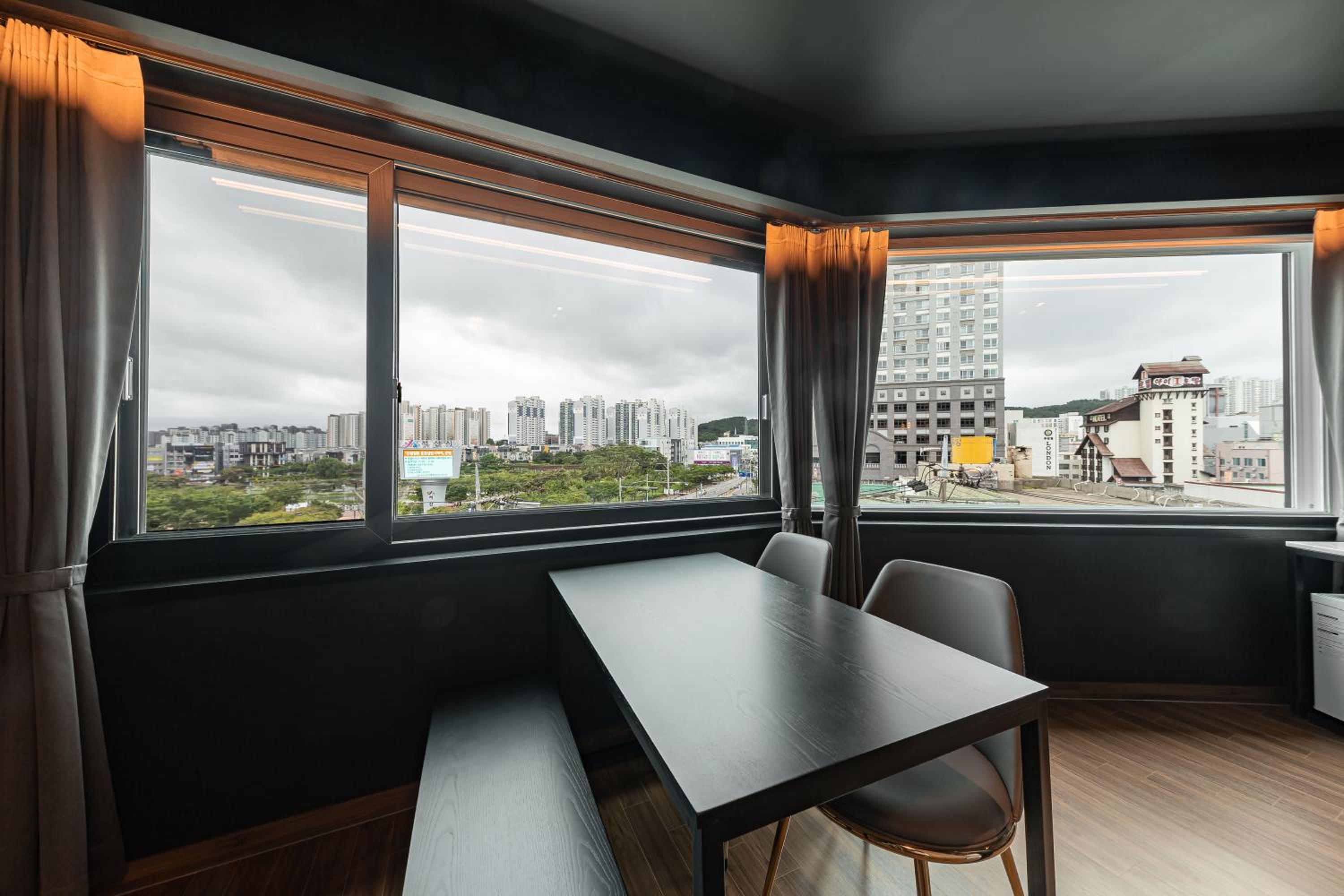 Suite with Lake View - Photo 8