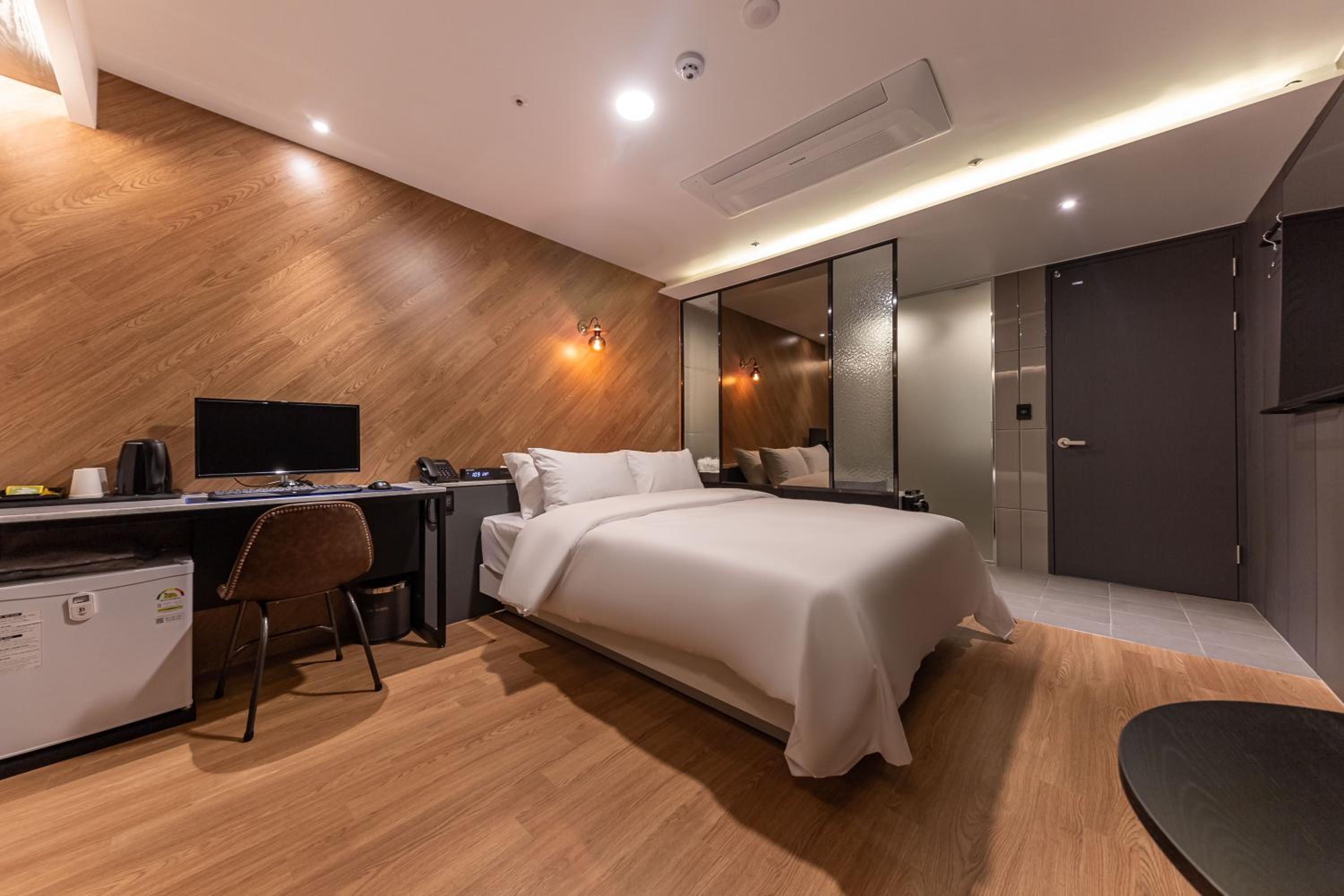 Standard Double Room - Photo 5