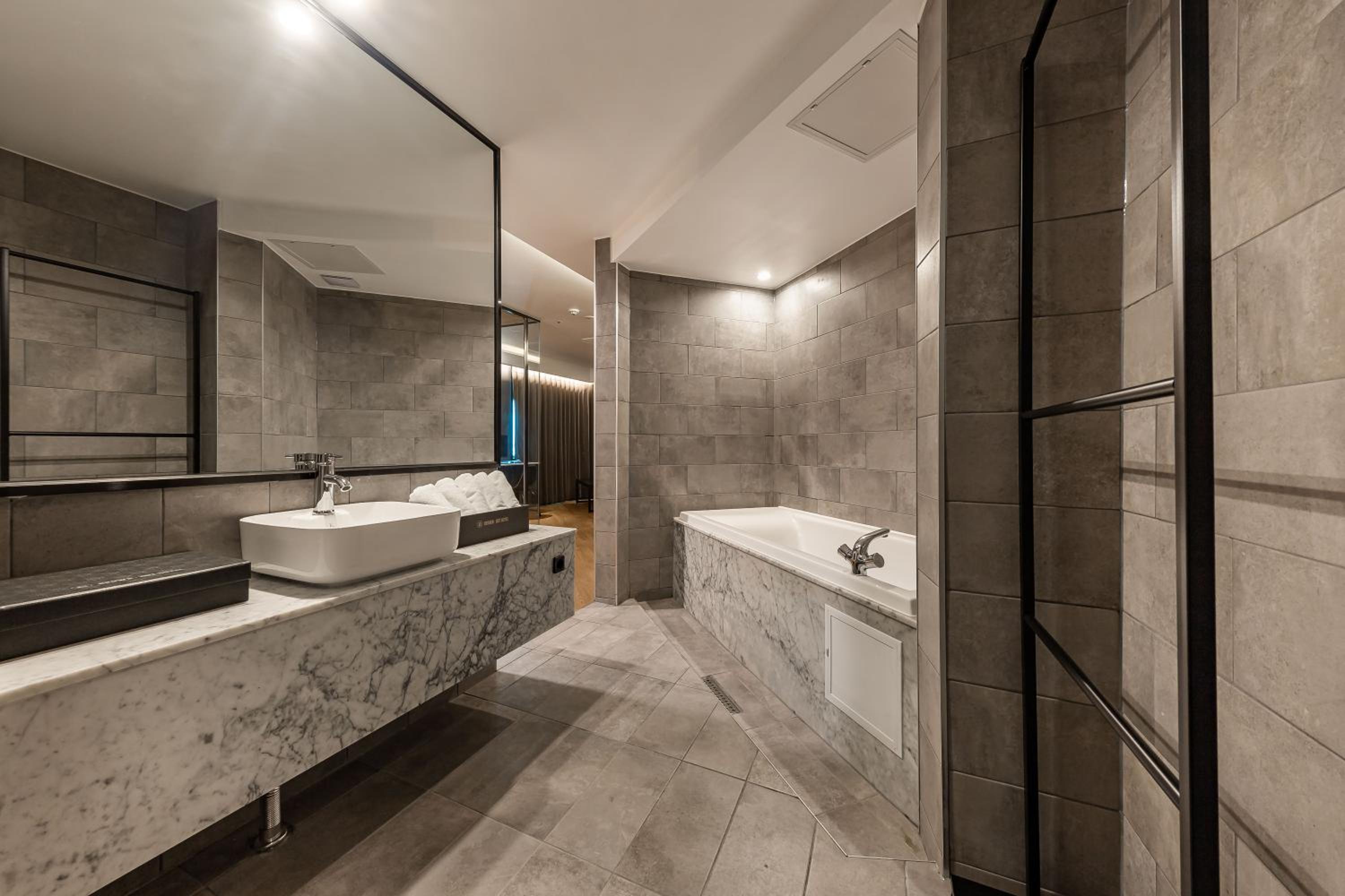 Suite with Lake View - Photo 10