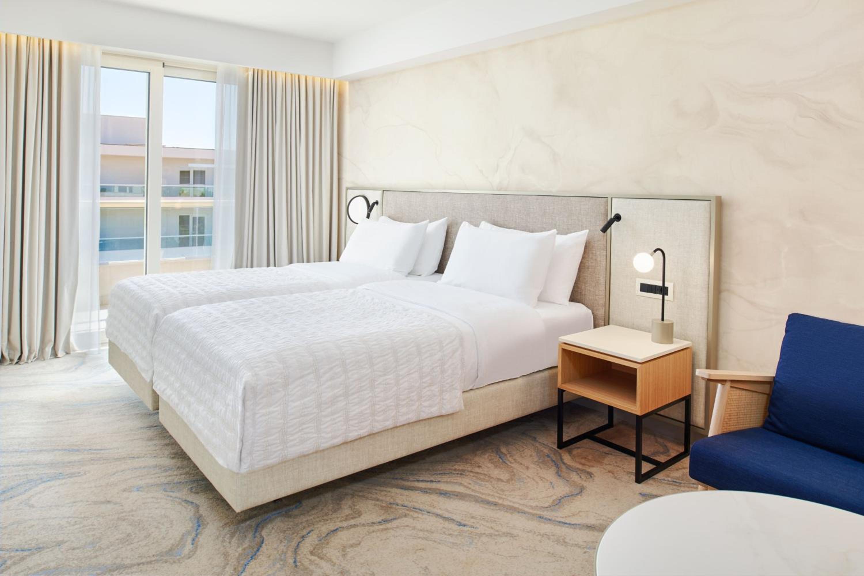 Elegant Park View Room with Twin beds photo 1
