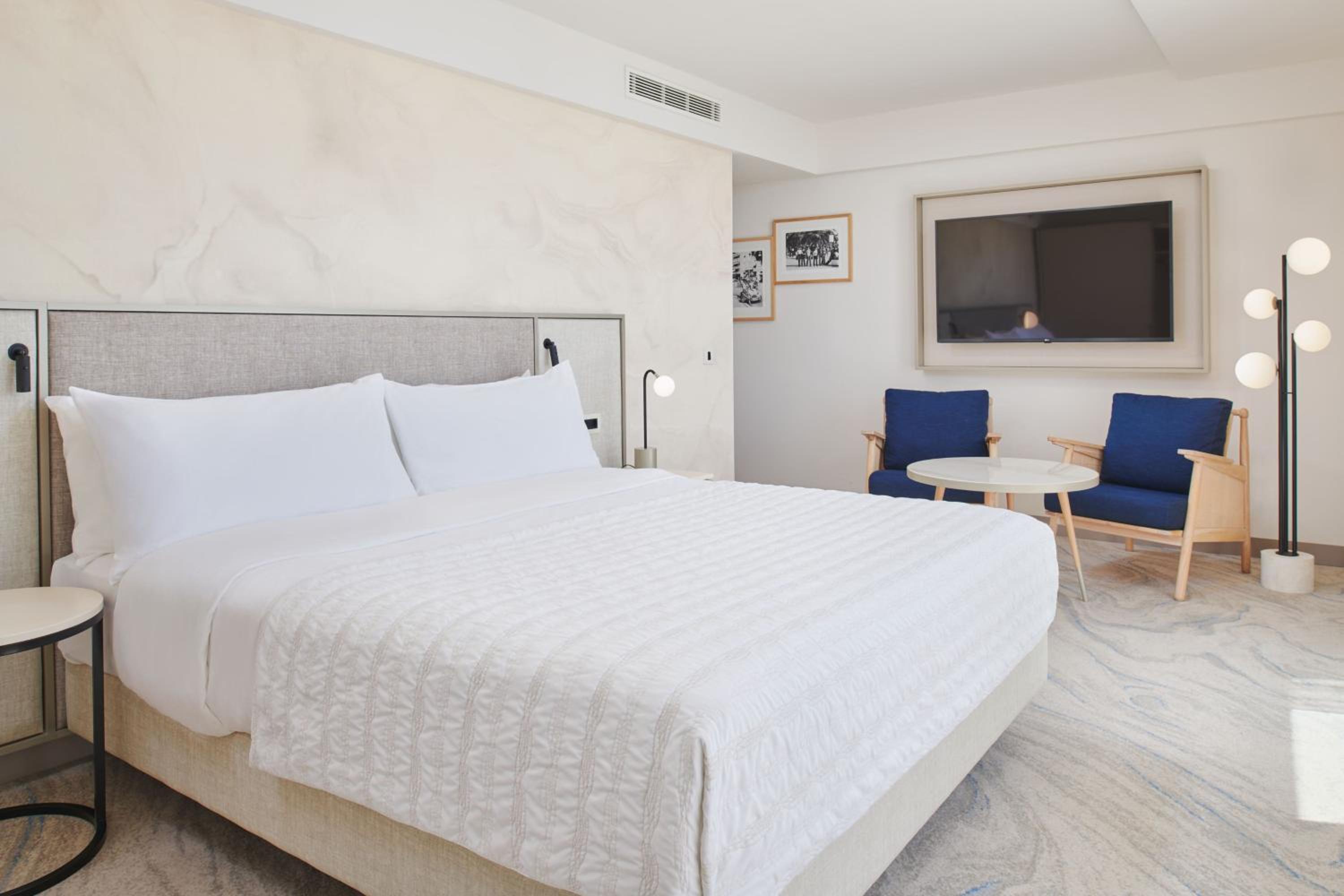 Elegant Room with King bed and Sea View photo 2