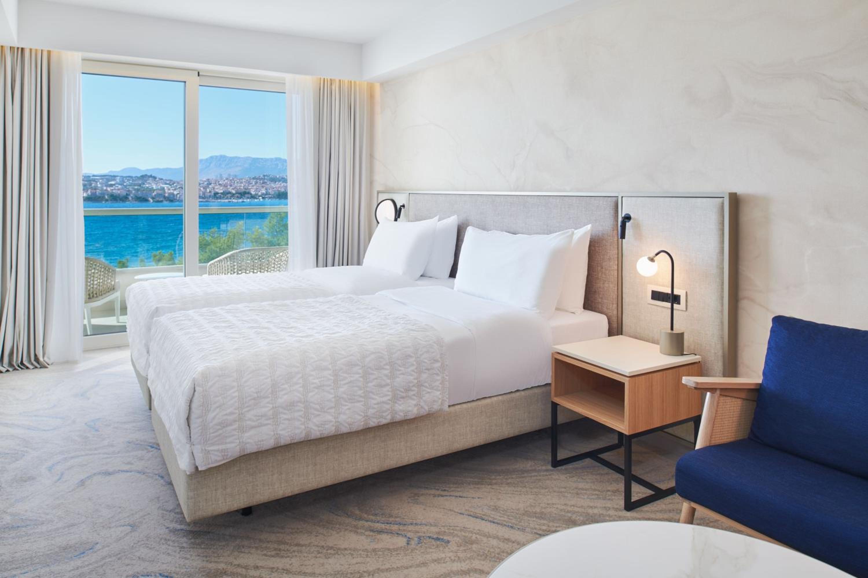 Elegant Sea View Room with Twin beds photo 3