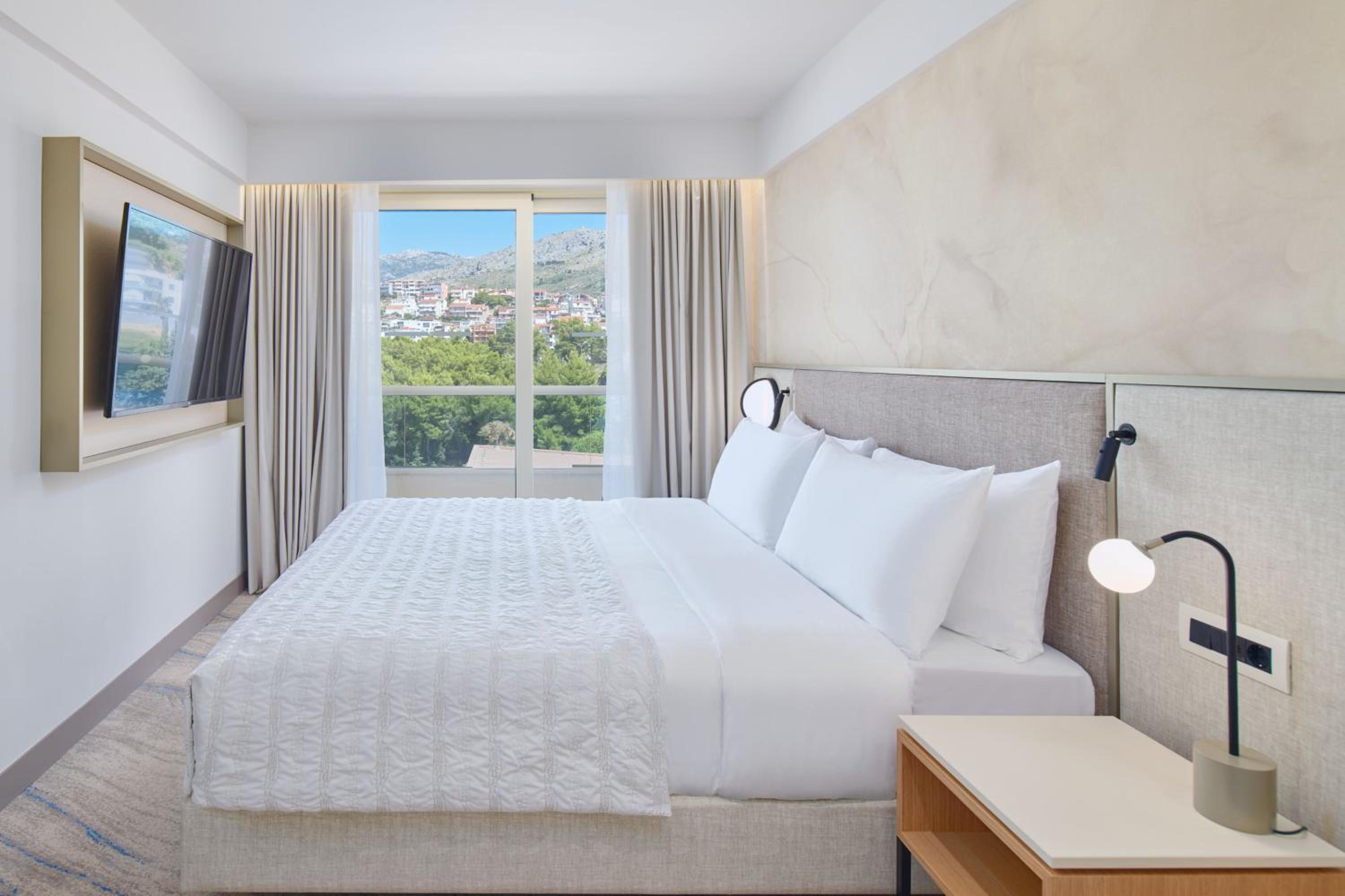 Family Suite, 2 Bedroom Suite with Balcony and Park View photo 1