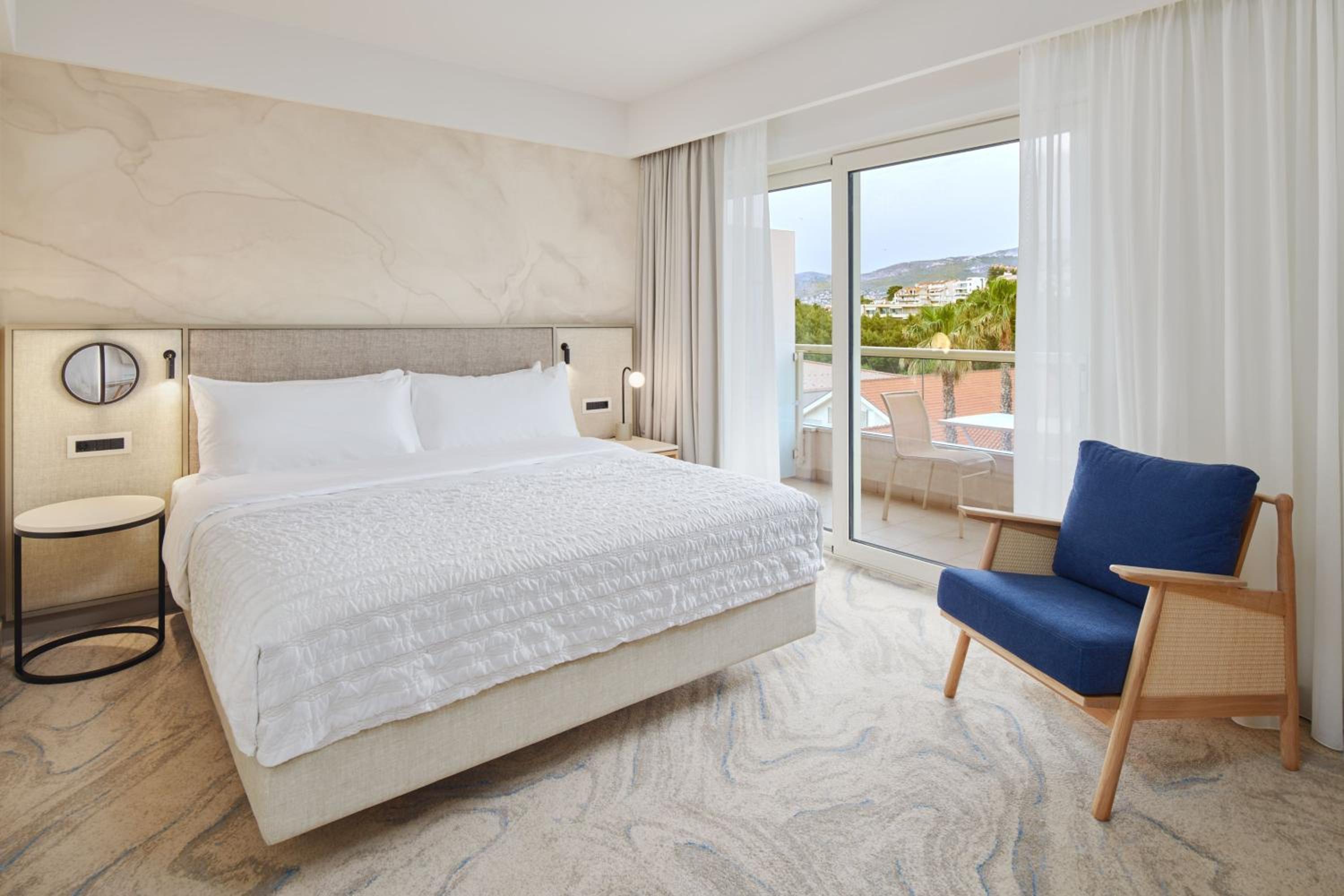 Elegant Park View Room with King bed
