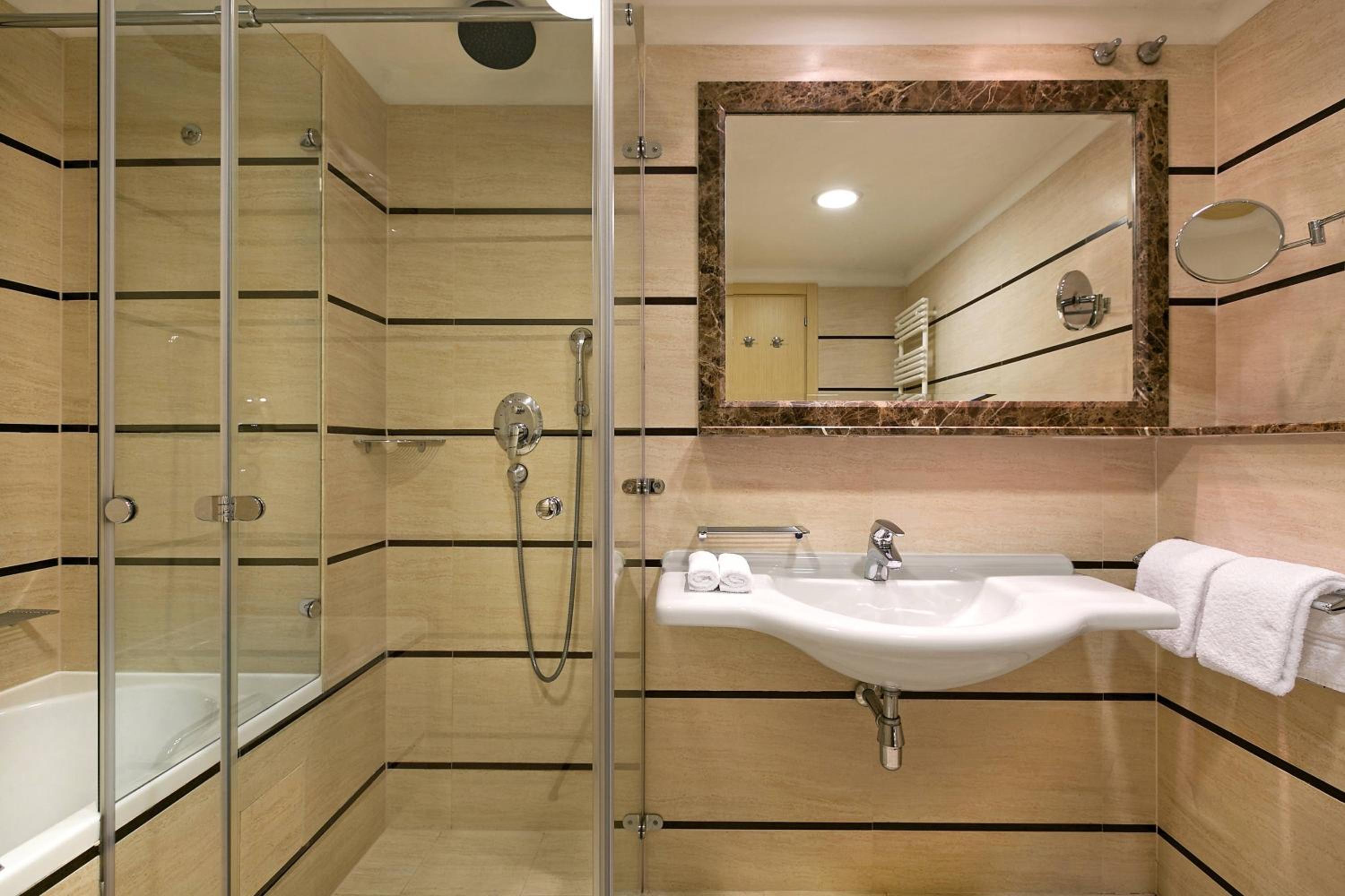 Premium Park View Room with King bed photo 3