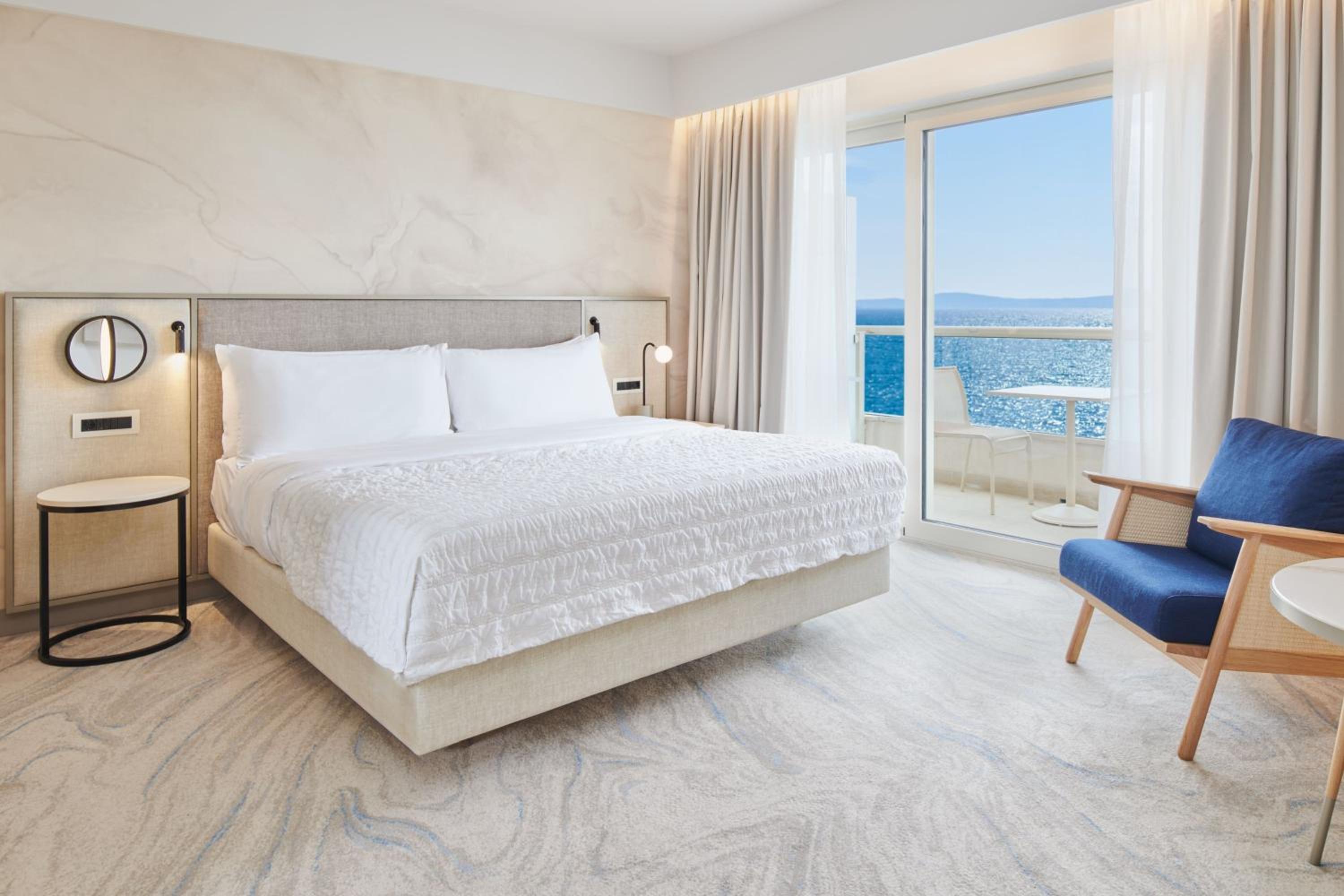 Elegant Room with King bed and Sea View photo 1