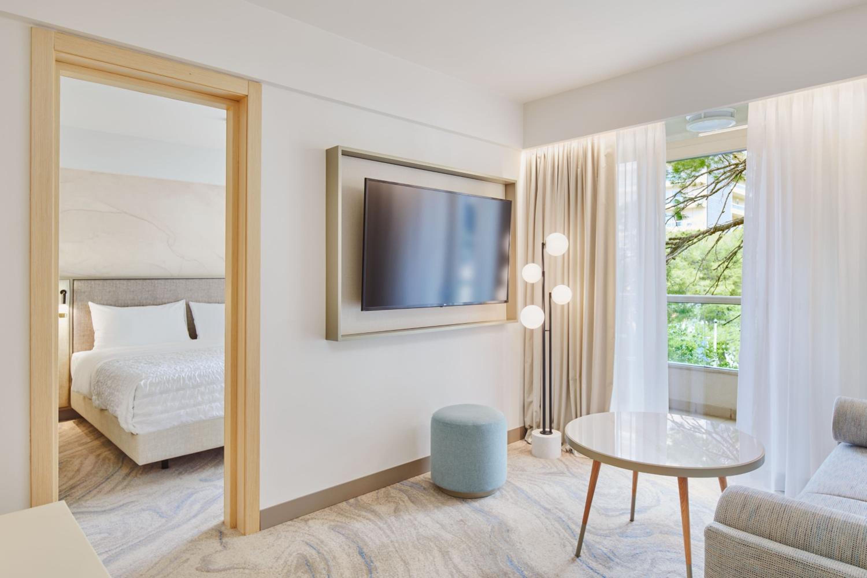 Family Suite, 2 Bedroom Suite with Balcony and Park View photo 2