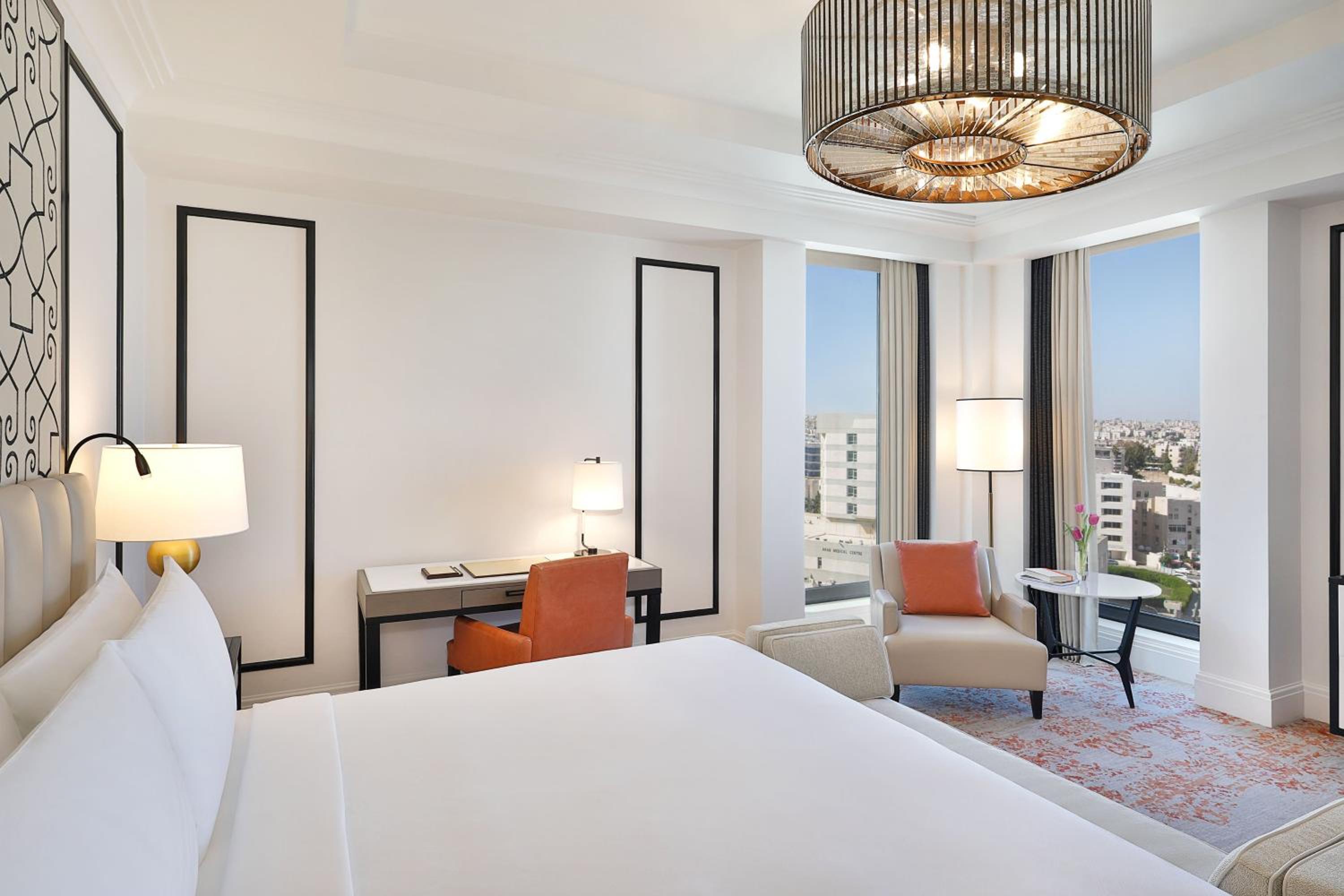 Deluxe, Guest room, 1 King - Photo 3