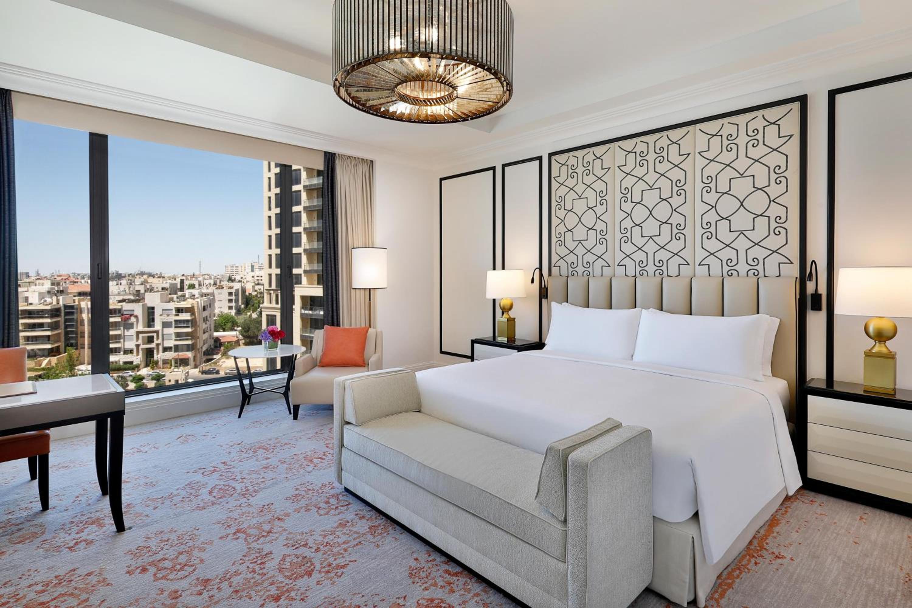 Deluxe, Guest room, 1 King - Photo 1