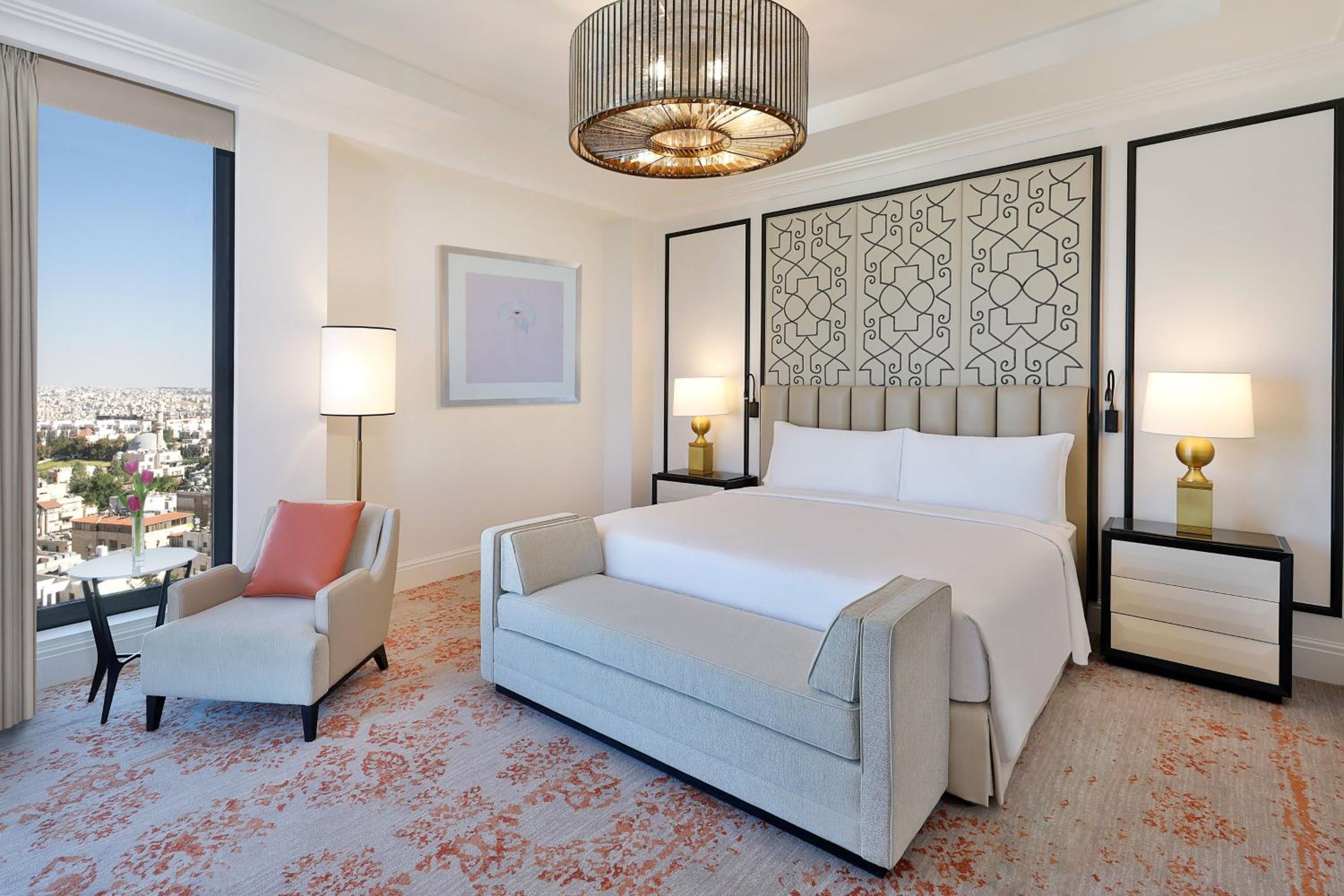 Deluxe, Guest room, 1 King - Photo 4