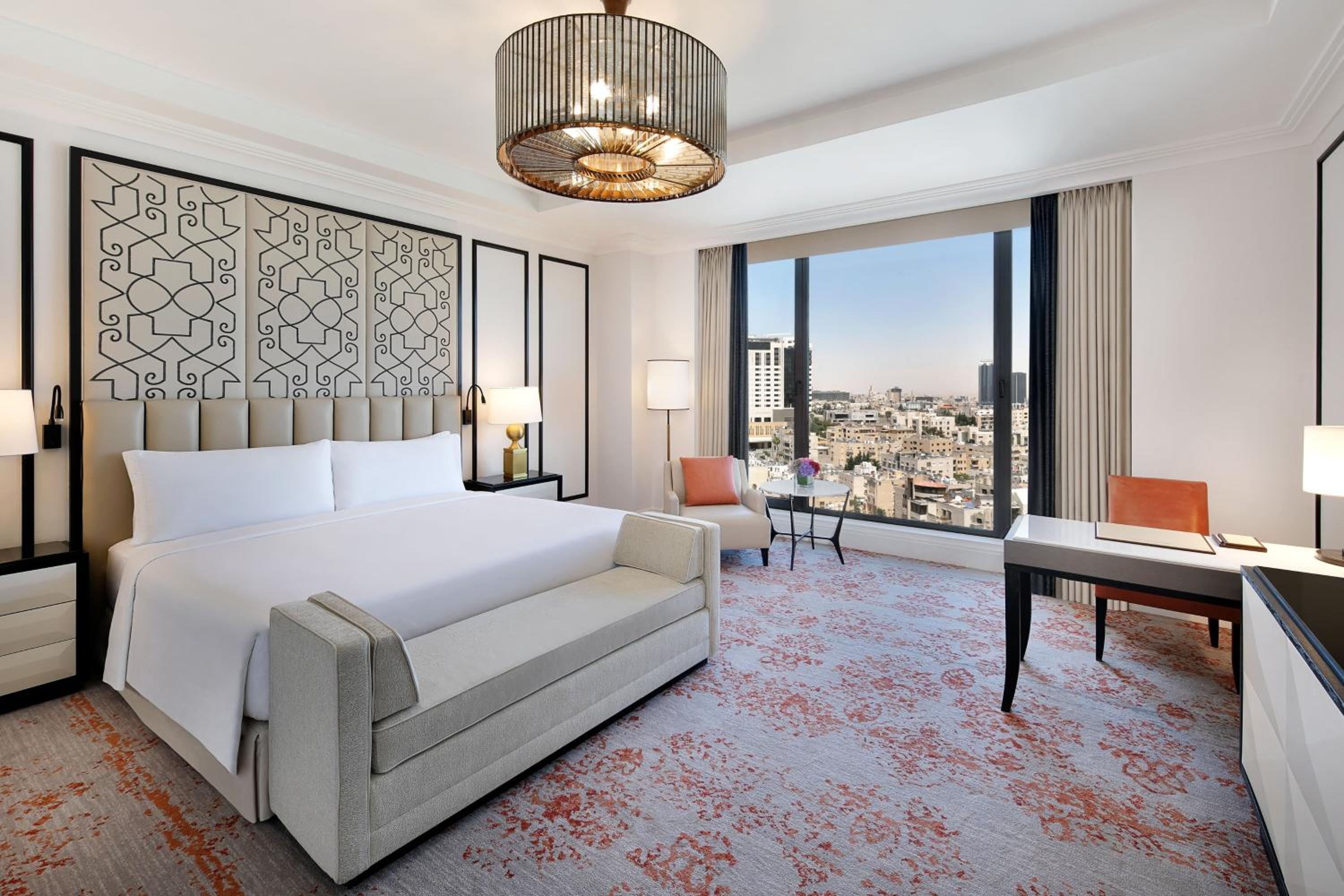 Grand Deluxe, Guest room, 1 King, City view - Photo 1