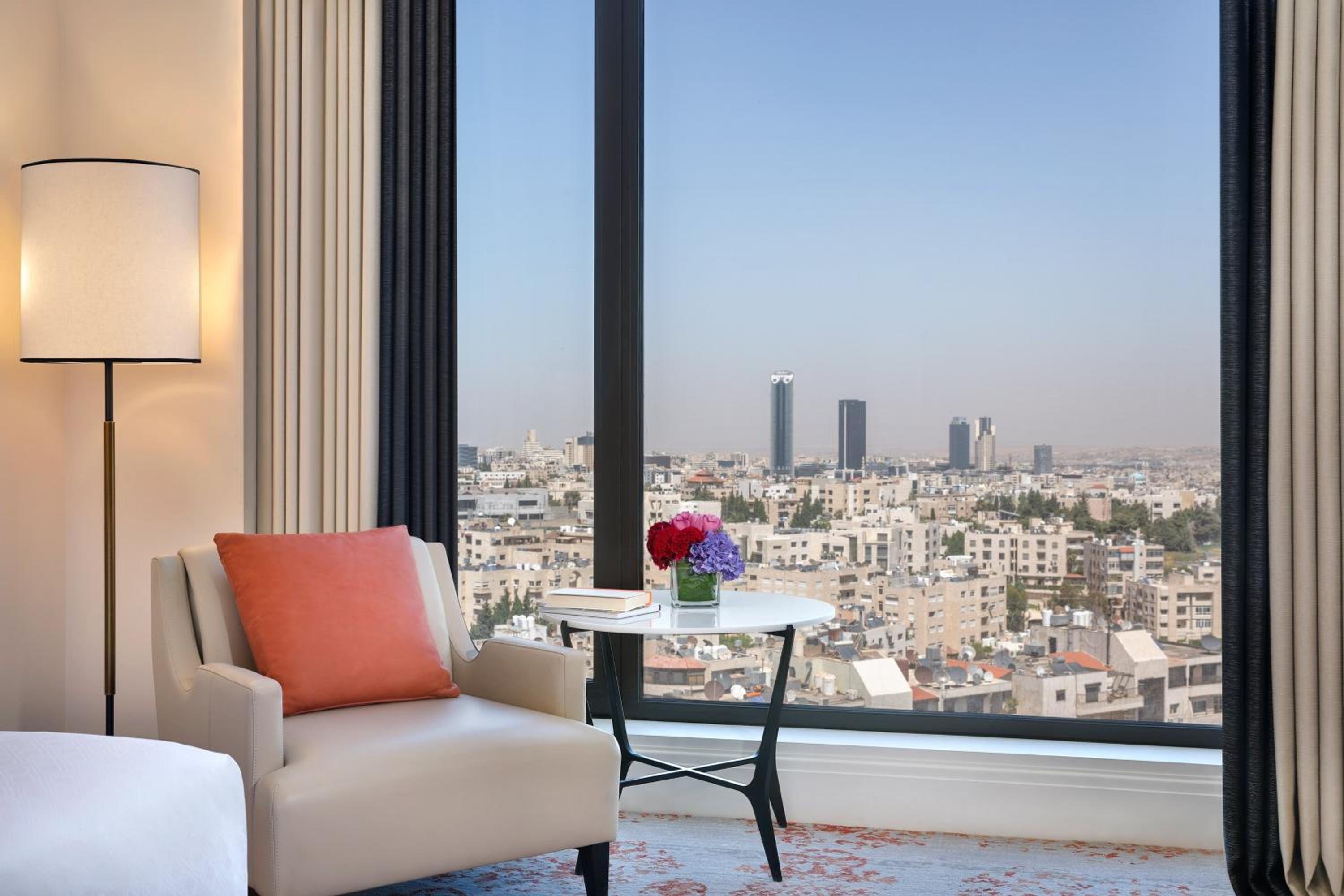 Grand Deluxe, Guest room, 1 King, City view - Photo 2