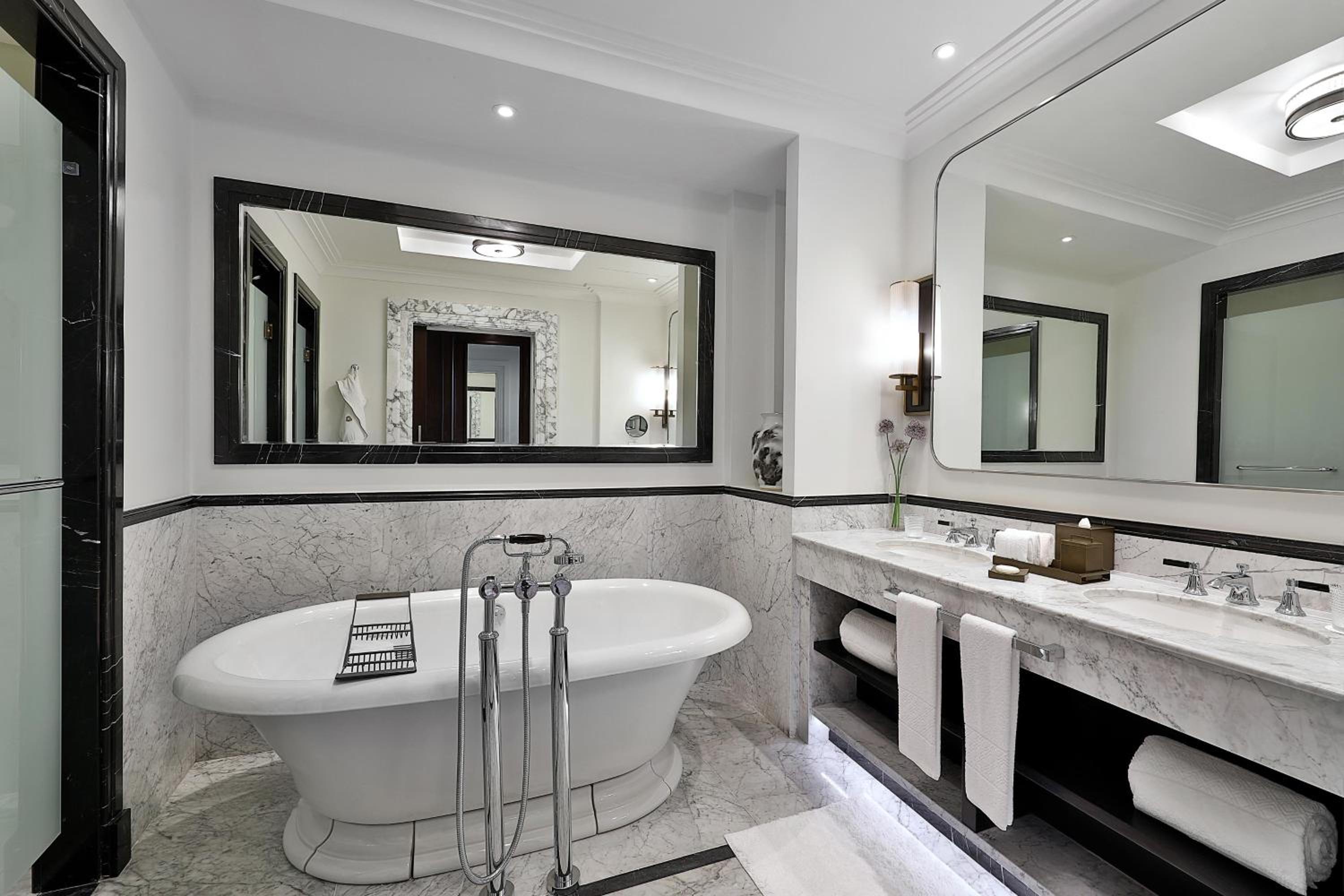 Grand Deluxe, Guest room, 2 Double, City view - Photo 5