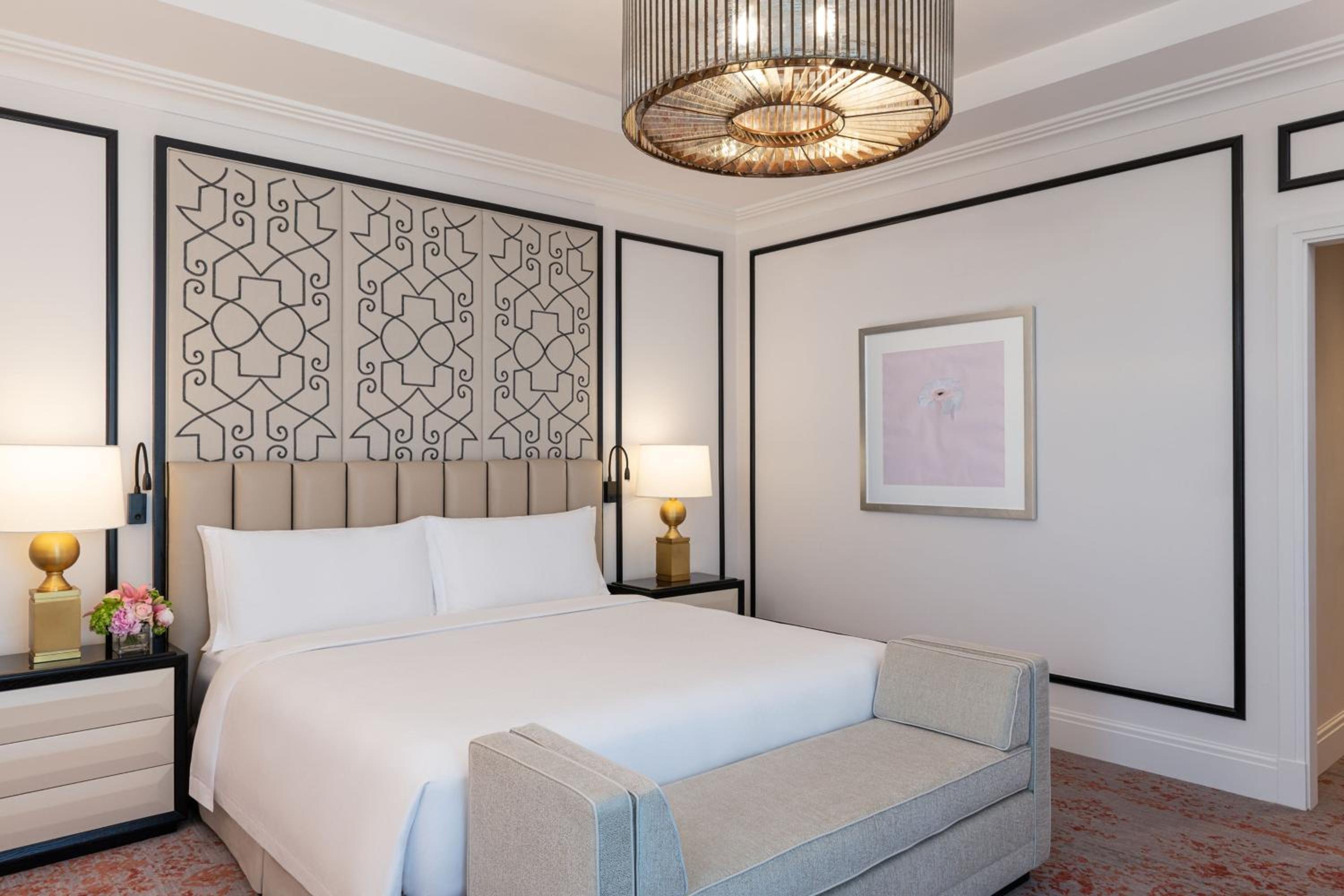 Governors Suite, 1 Bedroom Suite, 1 King, City view - Photo 3