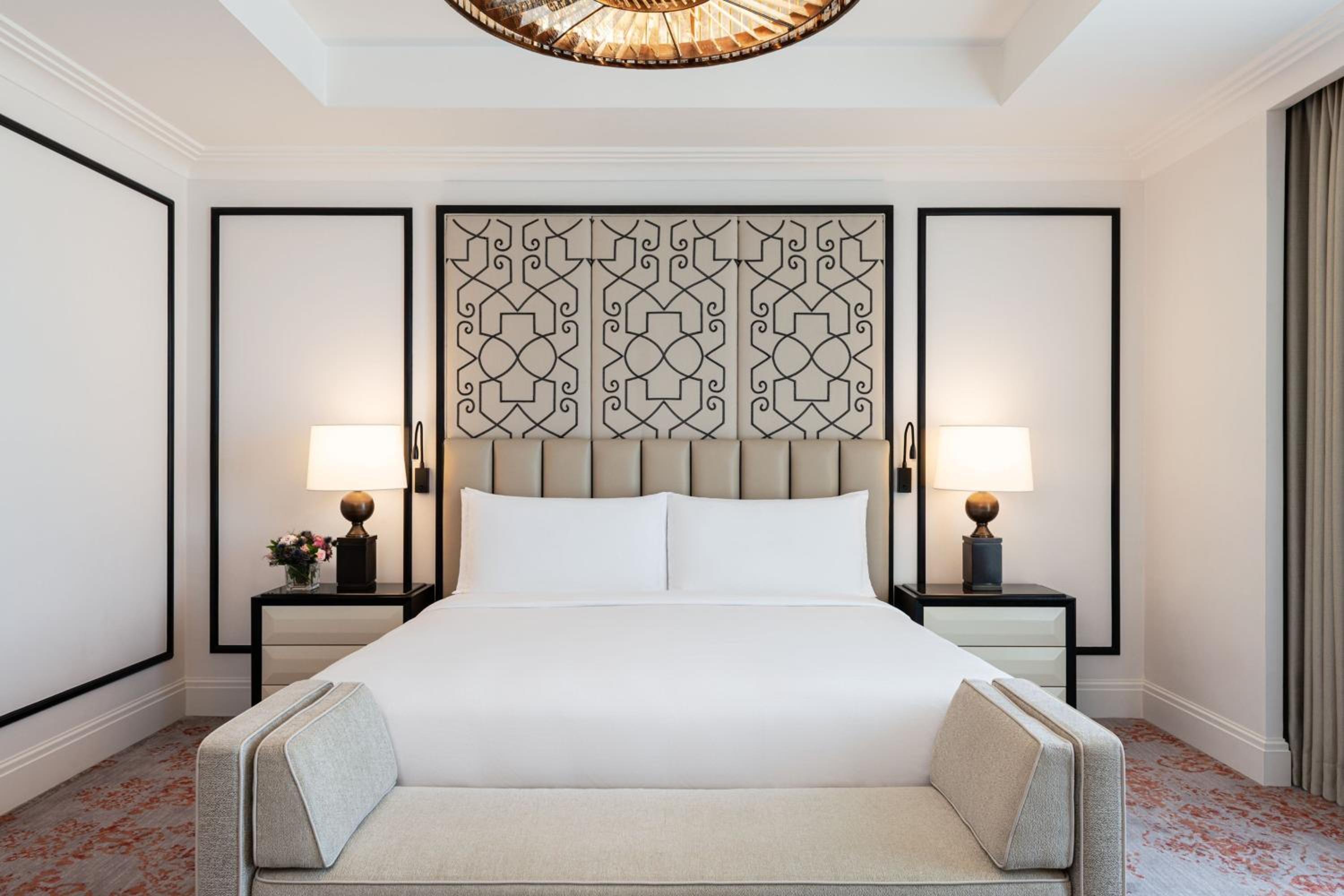 Caroline Astor Suite, 1 Bedroom Suite, 1 King, Skyline view - Photo 2