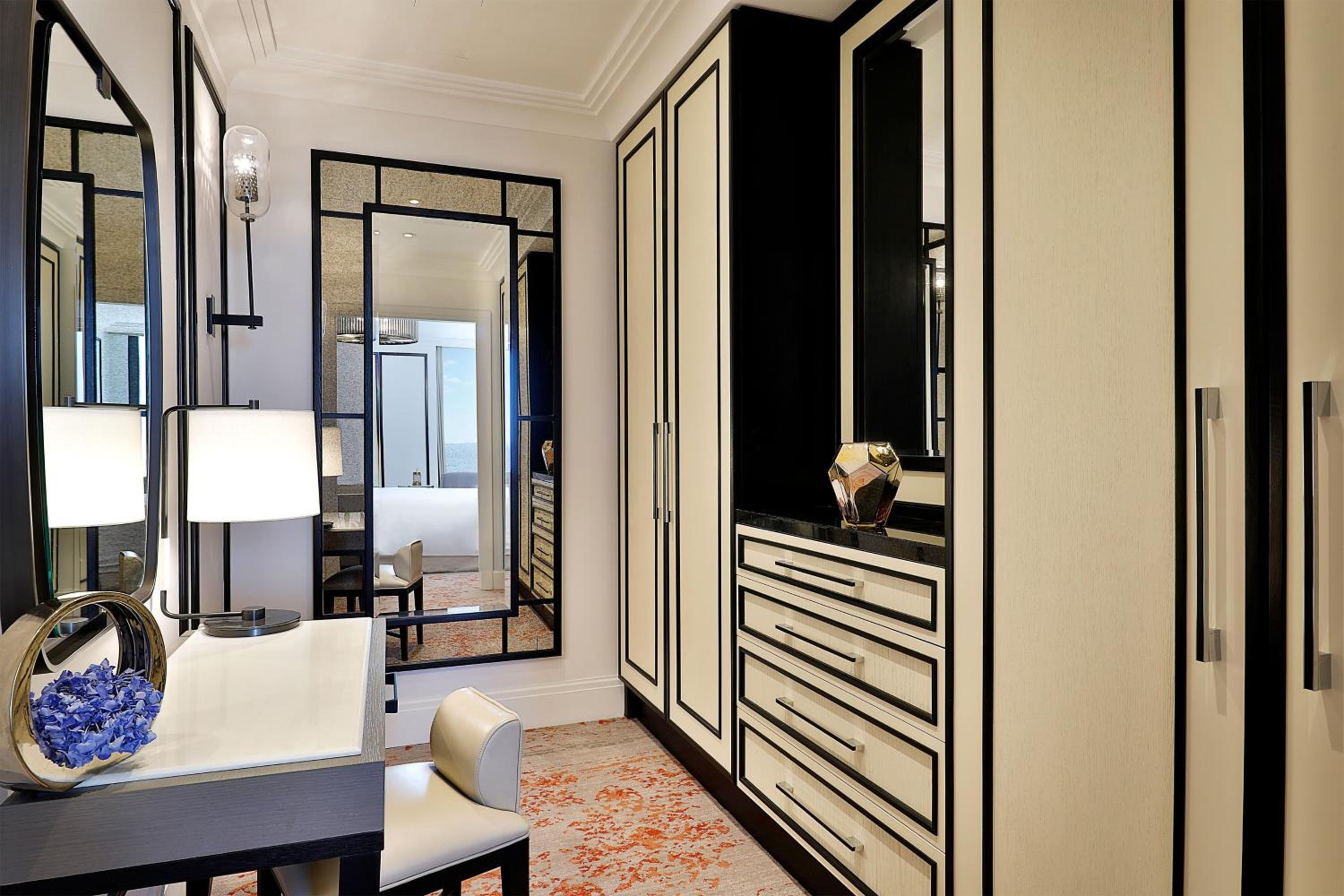 Governors Suite, 1 Bedroom Suite, 1 King, City view - Photo 6