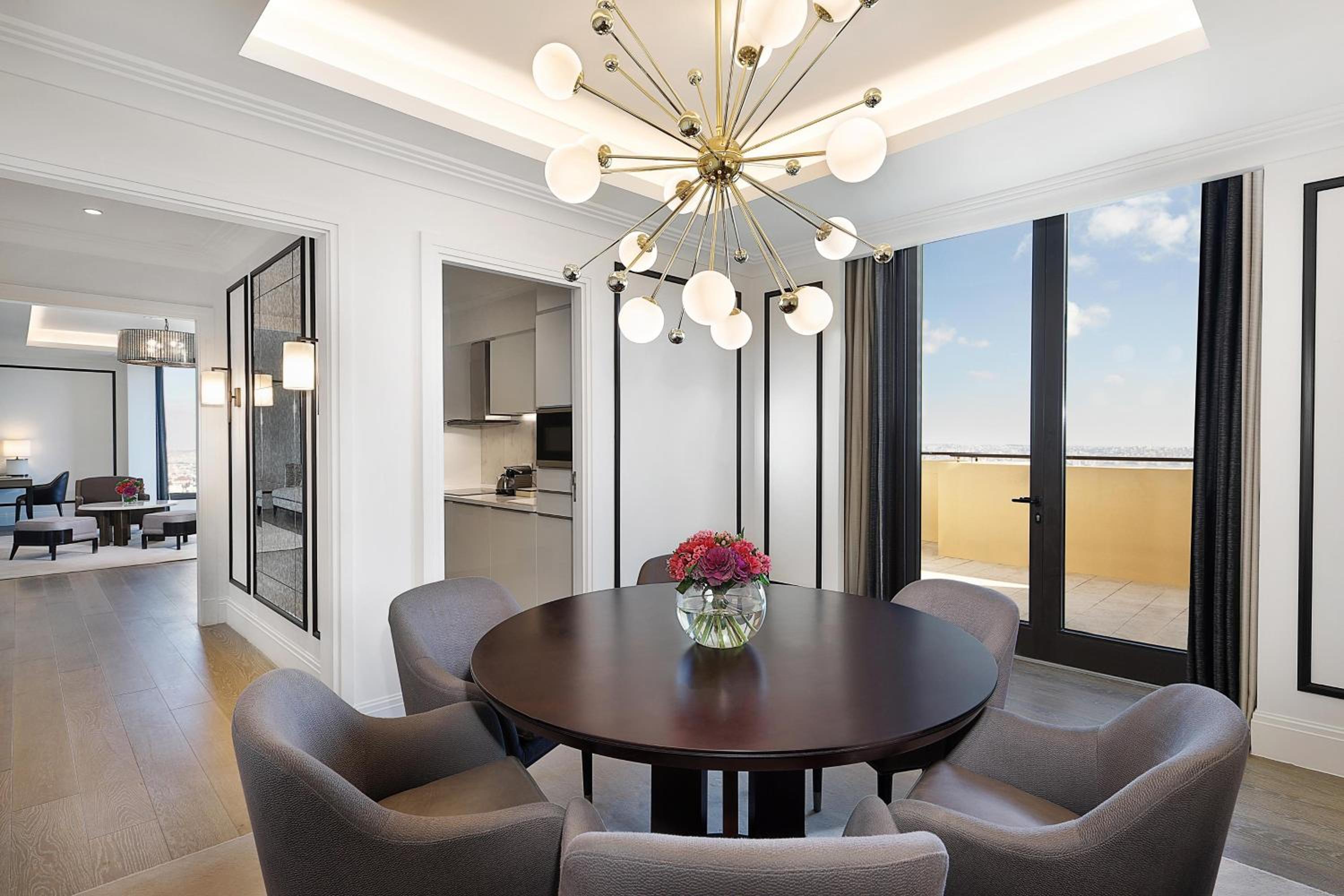 Caroline Astor Suite, 1 Bedroom Suite, 1 King, Skyline view - Photo 5